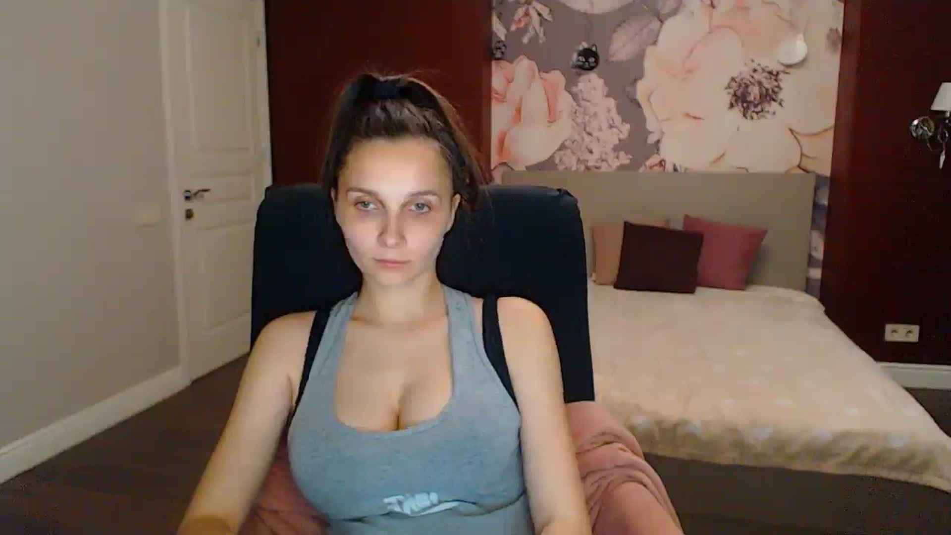 Gallery image thumbnail from Karina_Mils's myfreecams stream on, 06/21/2025, 17:21 image 14 of 20