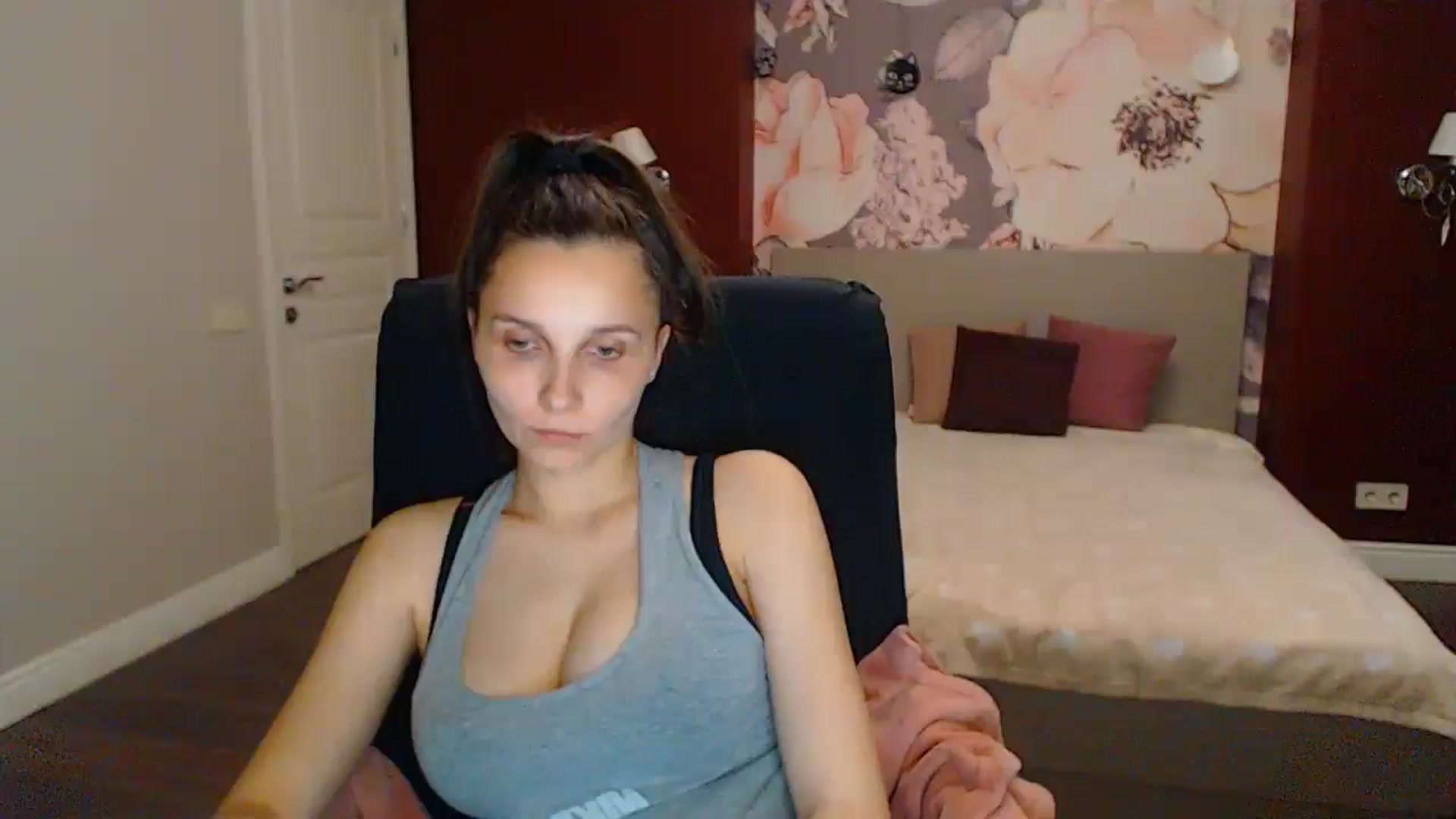 Gallery image thumbnail from Karina_Mils's myfreecams stream on, 06/21/2025, 17:21 image 7 of 20