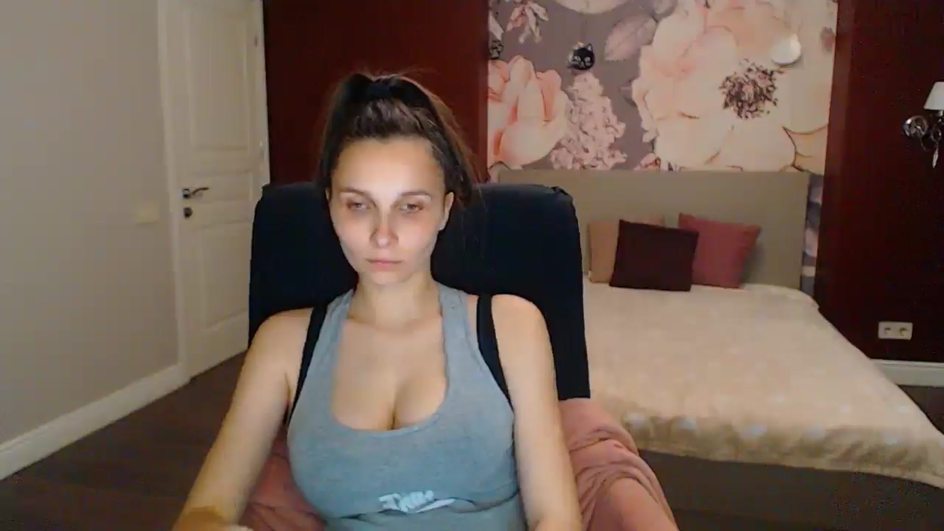 Gallery image thumbnail from Karina_Mils's myfreecams stream on, 06/21/2025, 17:21 image 15 of 20