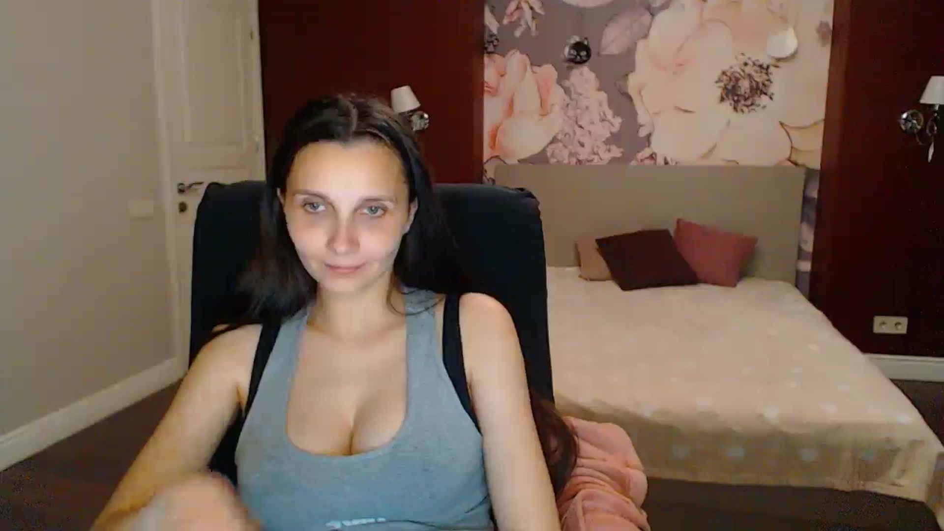 Gallery image thumbnail from Karina_Mils's myfreecams stream on, 06/21/2025, 19:35 image 11 of 20