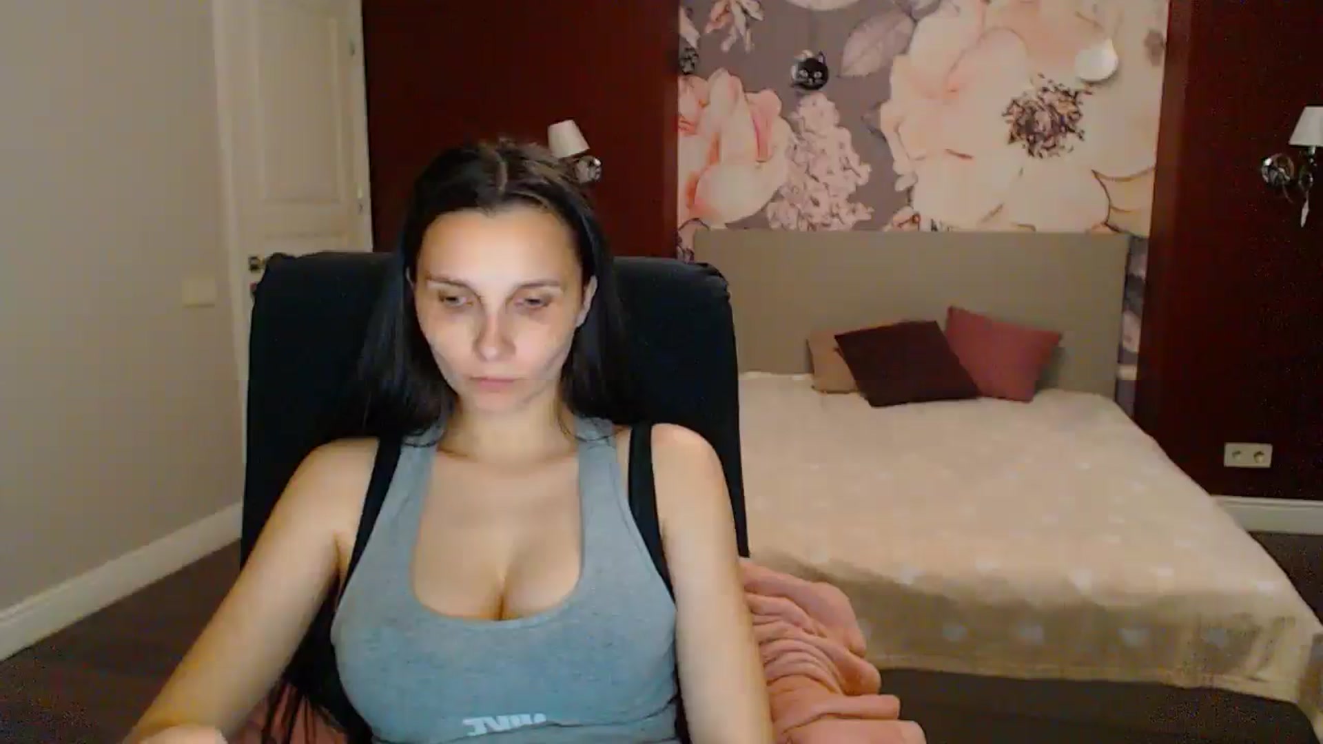 Gallery image thumbnail from Karina_Mils's myfreecams stream on, 06/21/2025, 19:35 image 6 of 20