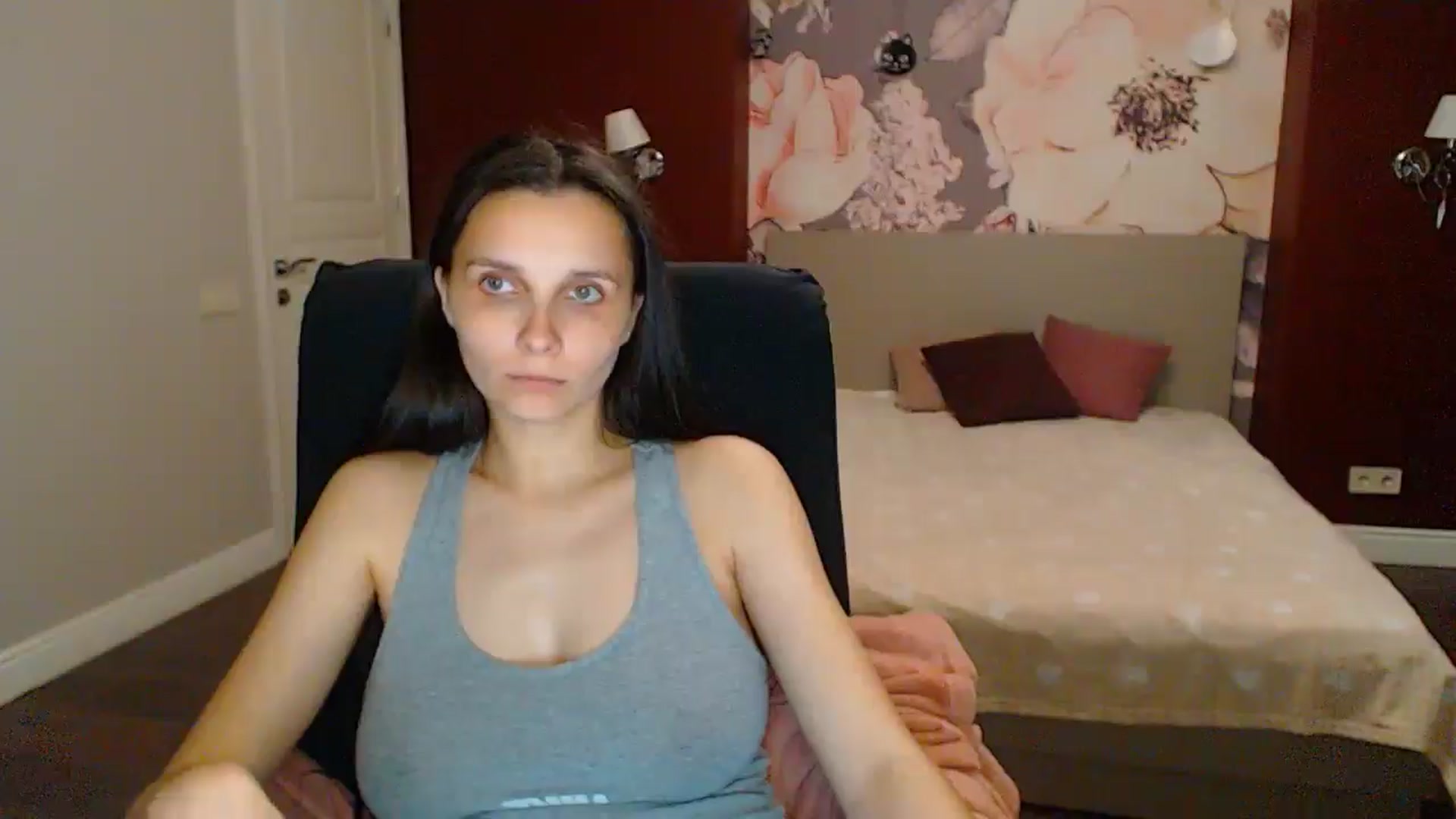 Gallery image thumbnail from Karina_Mils's myfreecams stream on, 06/21/2025, 19:35 image 16 of 20