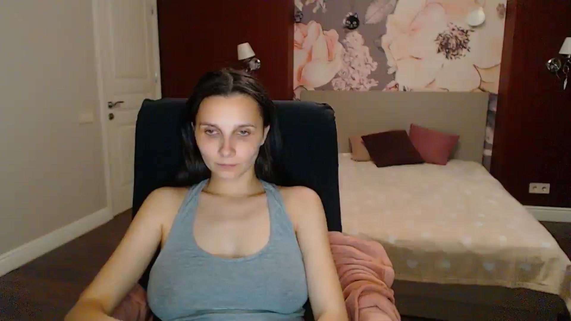 Gallery image thumbnail from Karina_Mils's myfreecams stream on, 06/21/2025, 19:35 image 13 of 20