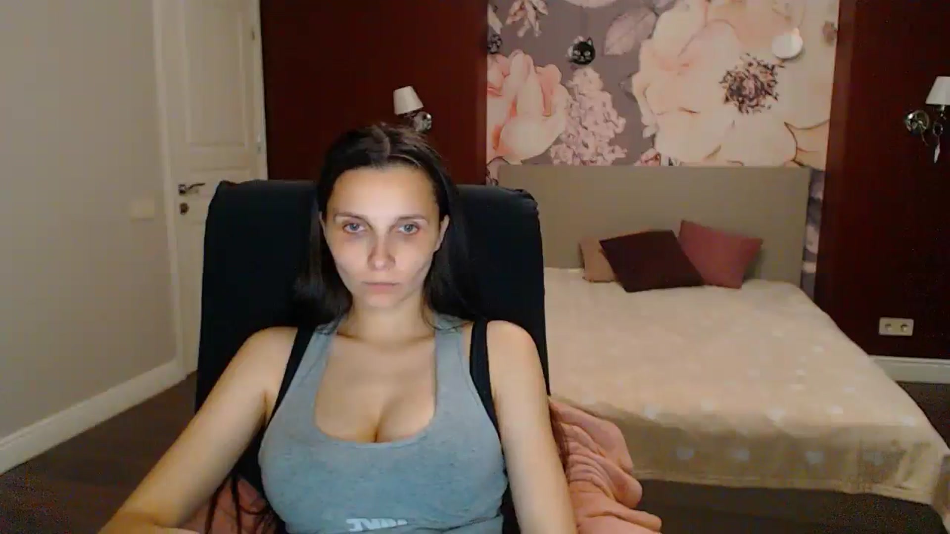 Gallery image thumbnail from Karina_Mils's myfreecams stream on, 06/21/2025, 19:35 image 4 of 20
