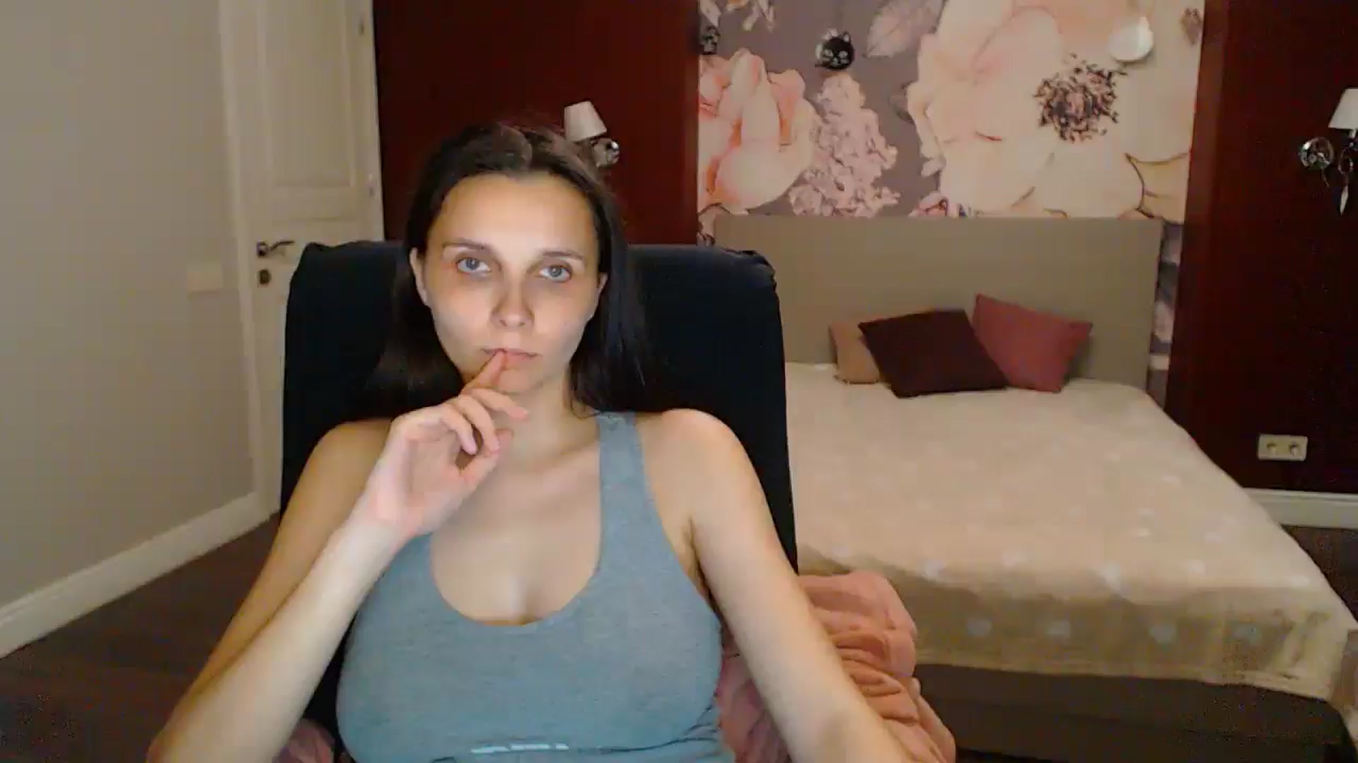 Gallery image thumbnail from Karina_Mils's myfreecams stream on, 06/21/2025, 19:35 image 15 of 20