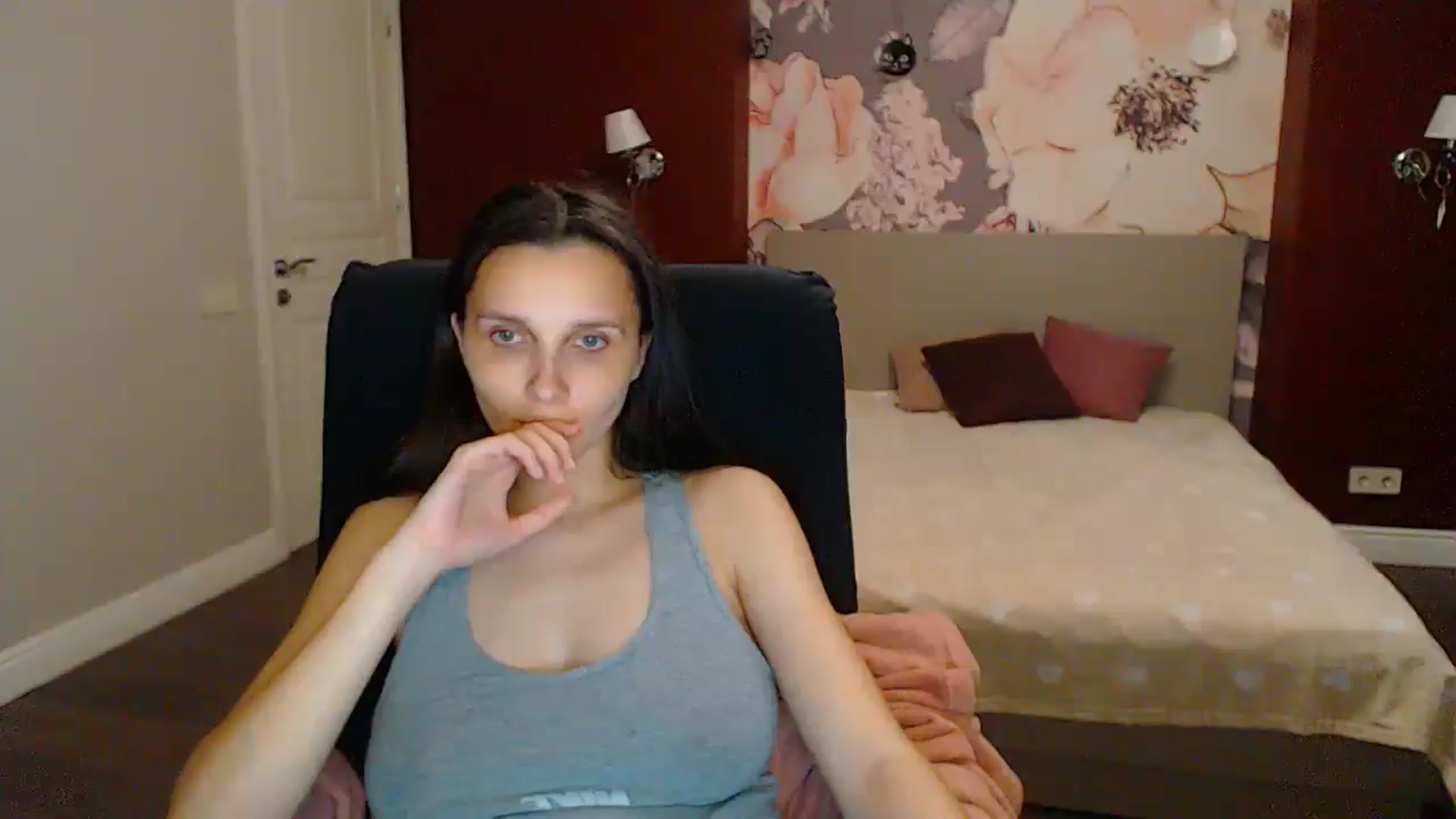 Gallery image thumbnail from Karina_Mils's myfreecams stream on, 06/21/2025, 19:35 image 18 of 20