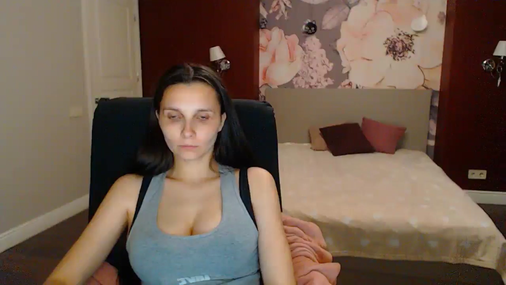 Gallery image thumbnail from Karina_Mils's myfreecams stream on, 06/21/2025, 19:35 image 10 of 20