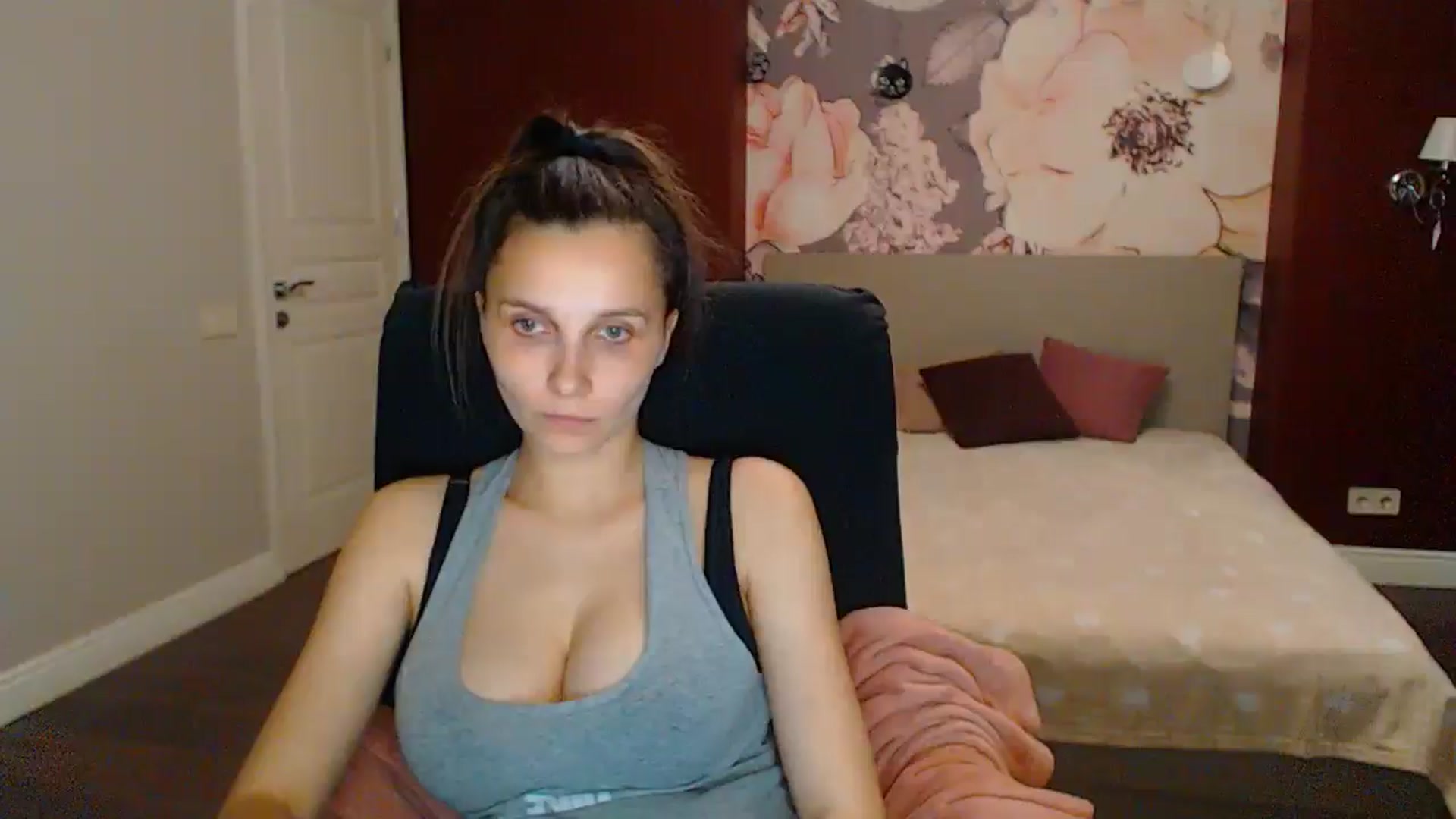 Gallery image thumbnail from Karina_Mils's myfreecams stream on, 06/21/2025, 19:35 image 1 of 20