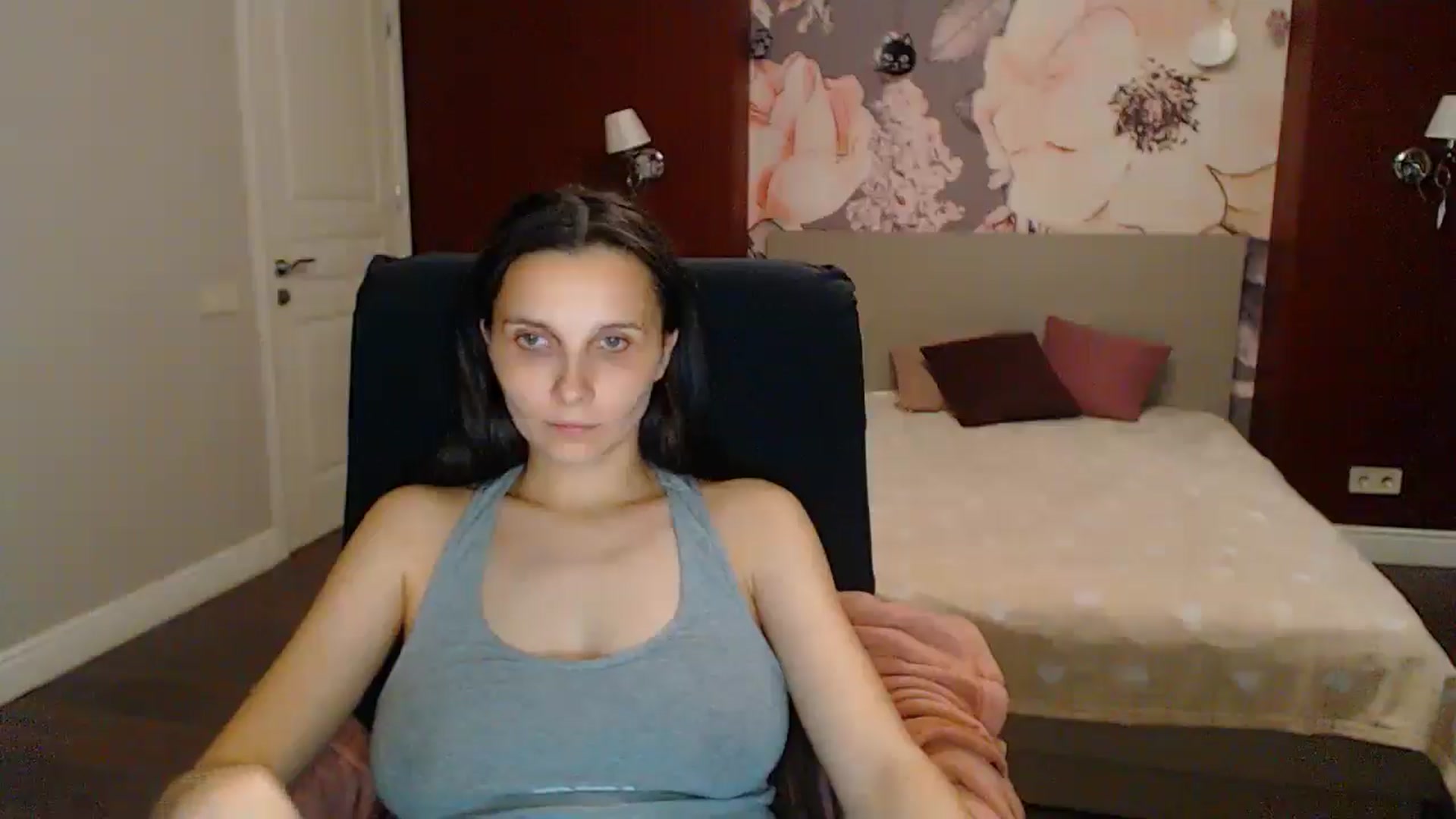Gallery image thumbnail from Karina_Mils's myfreecams stream on, 06/21/2025, 19:35 image 14 of 20