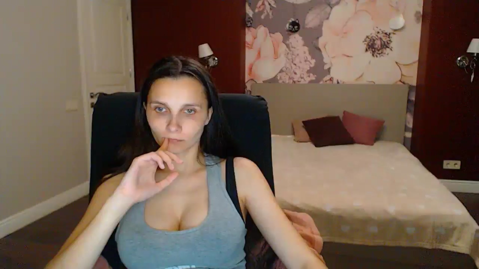 Gallery image thumbnail from Karina_Mils's myfreecams stream on, 06/21/2025, 19:35 image 12 of 20
