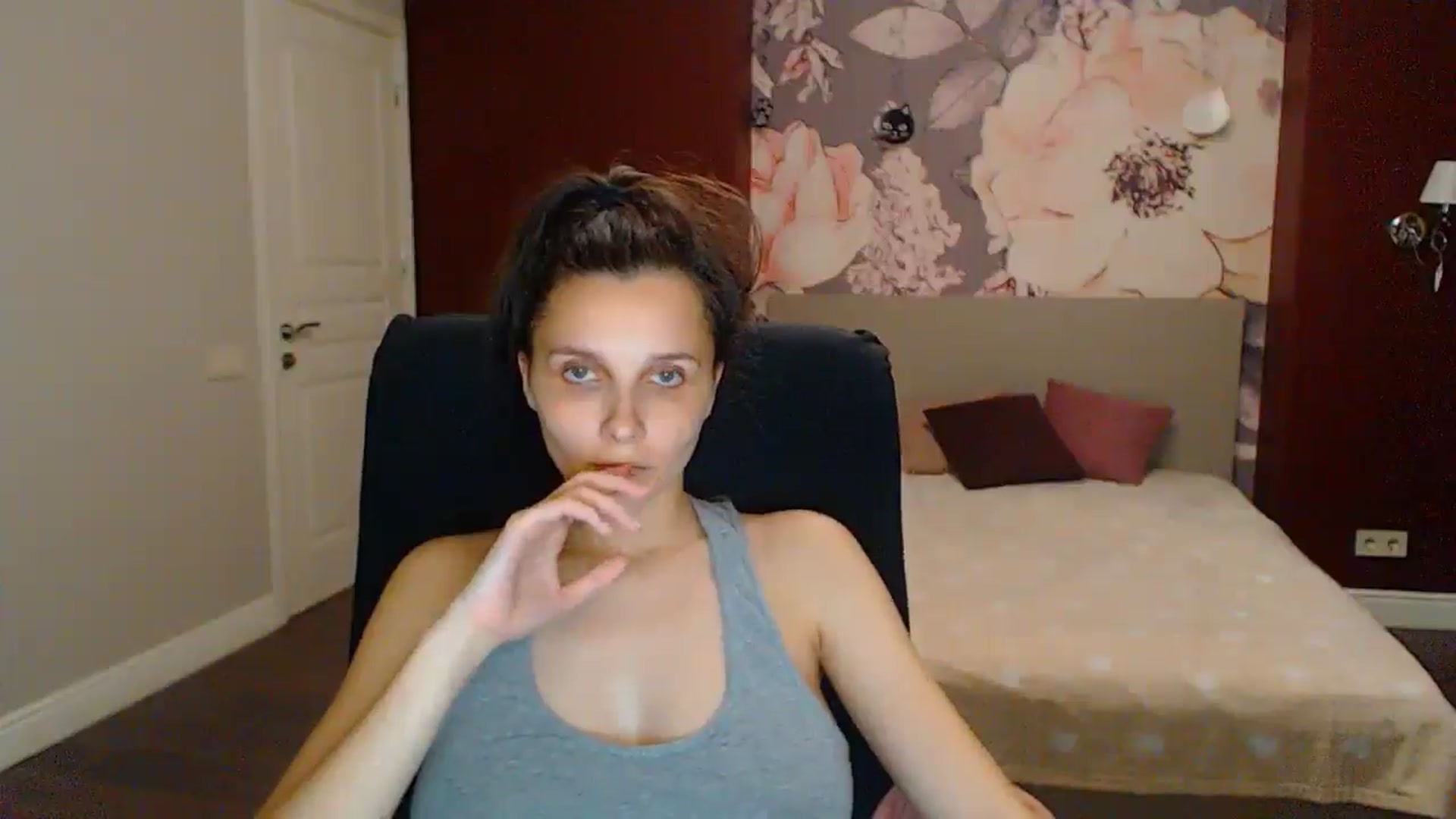 Gallery image thumbnail from Karina_Mils's myfreecams stream on, 06/21/2025, 20:34 image 6 of 20