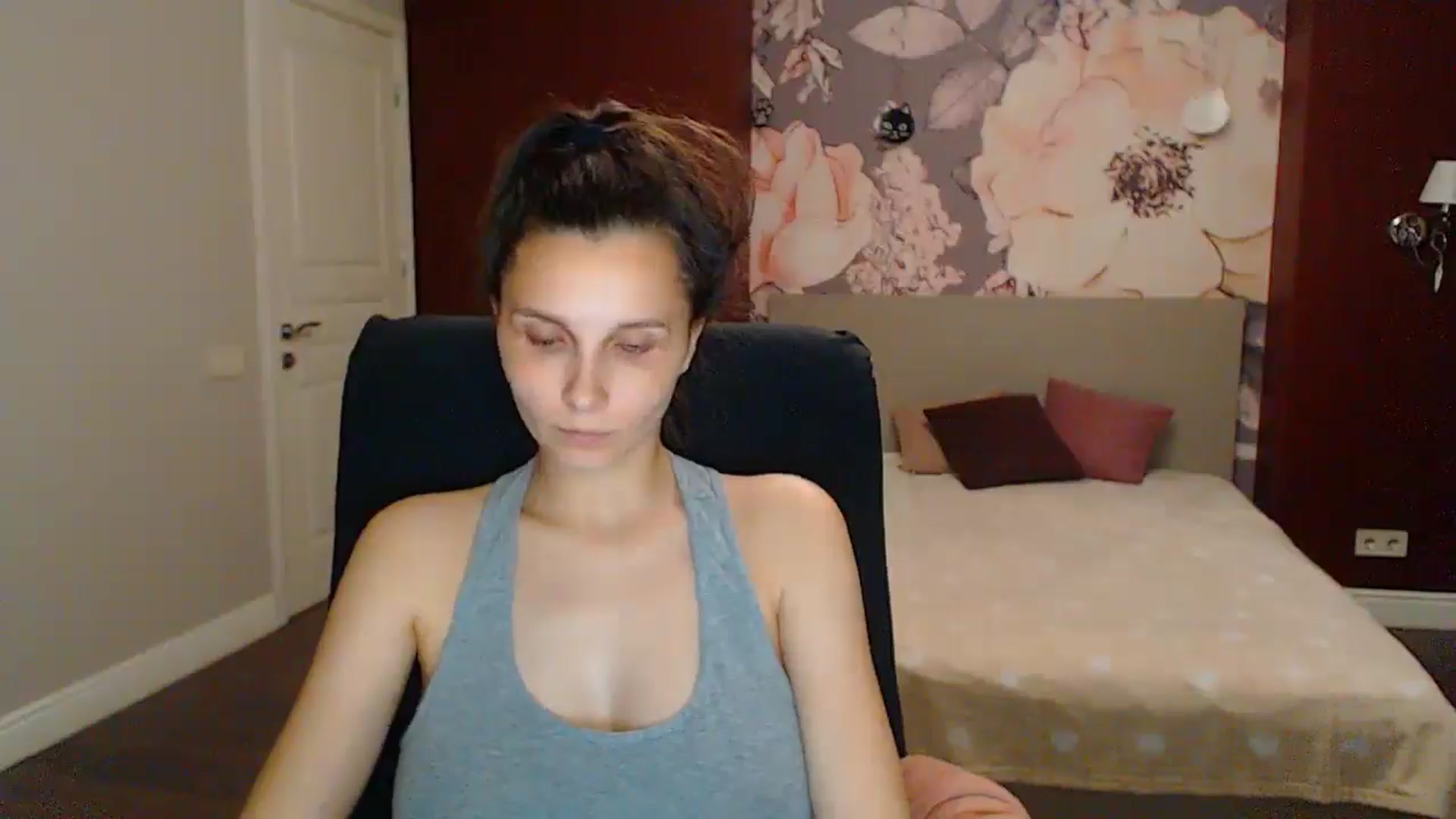 Gallery image thumbnail from Karina_Mils's myfreecams stream on, 06/21/2025, 20:34 image 15 of 20