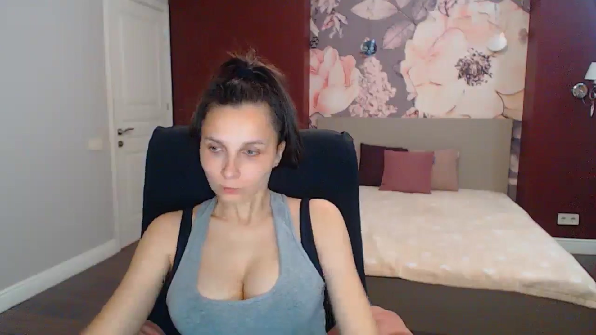Gallery image thumbnail from Karina_Mils's myfreecams stream on, 06/22/2025, 15:18 image 15 of 20