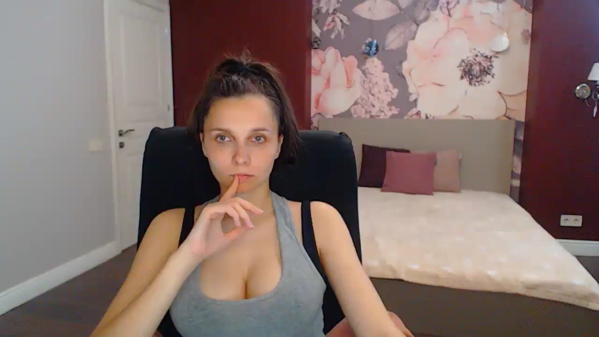 Gallery image thumbnail from Karina_Mils's myfreecams stream on, 06/22/2025, 15:18 image 14 of 20