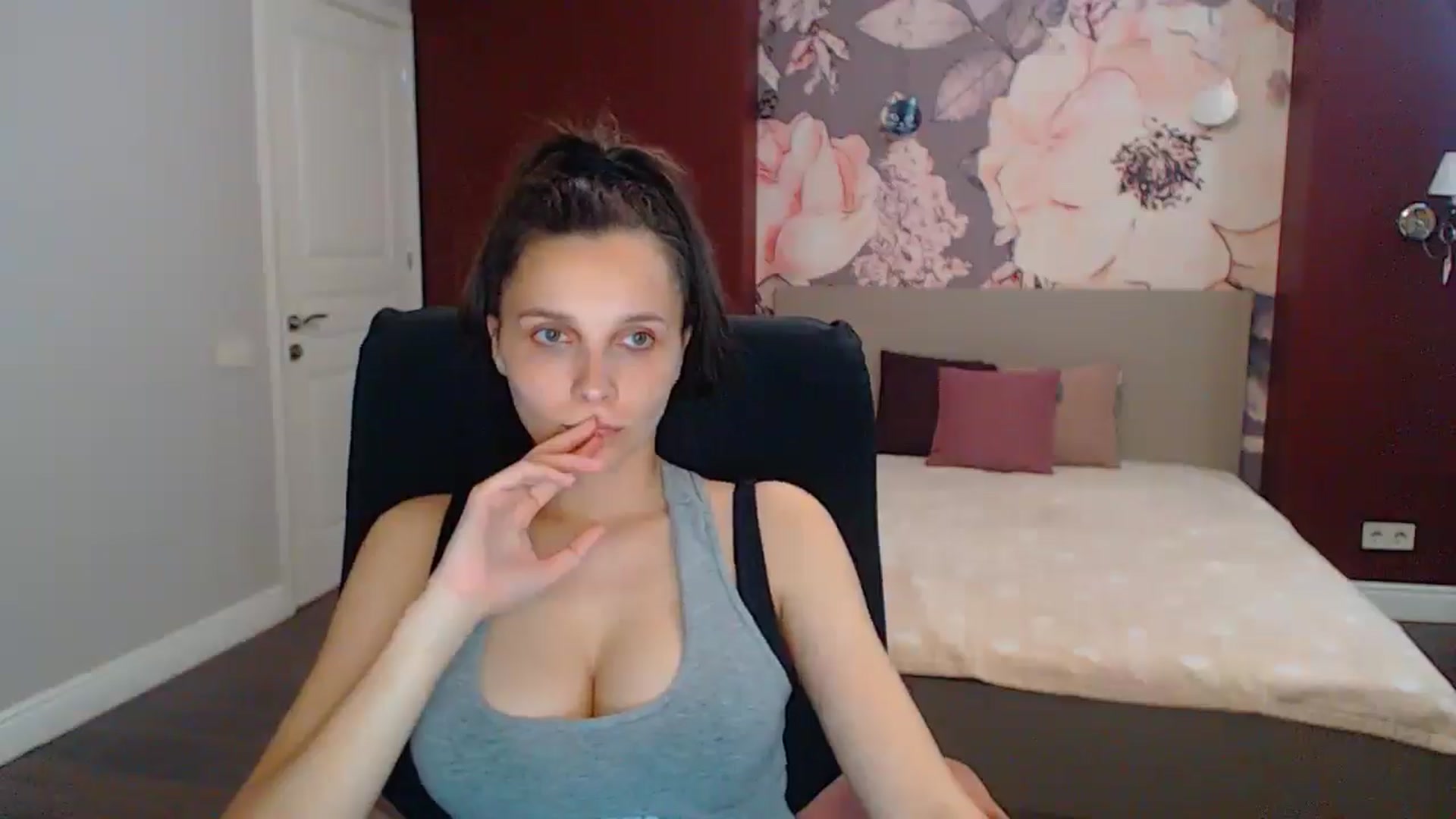 Gallery image thumbnail from Karina_Mils's myfreecams stream on, 06/22/2025, 15:18 image 12 of 20