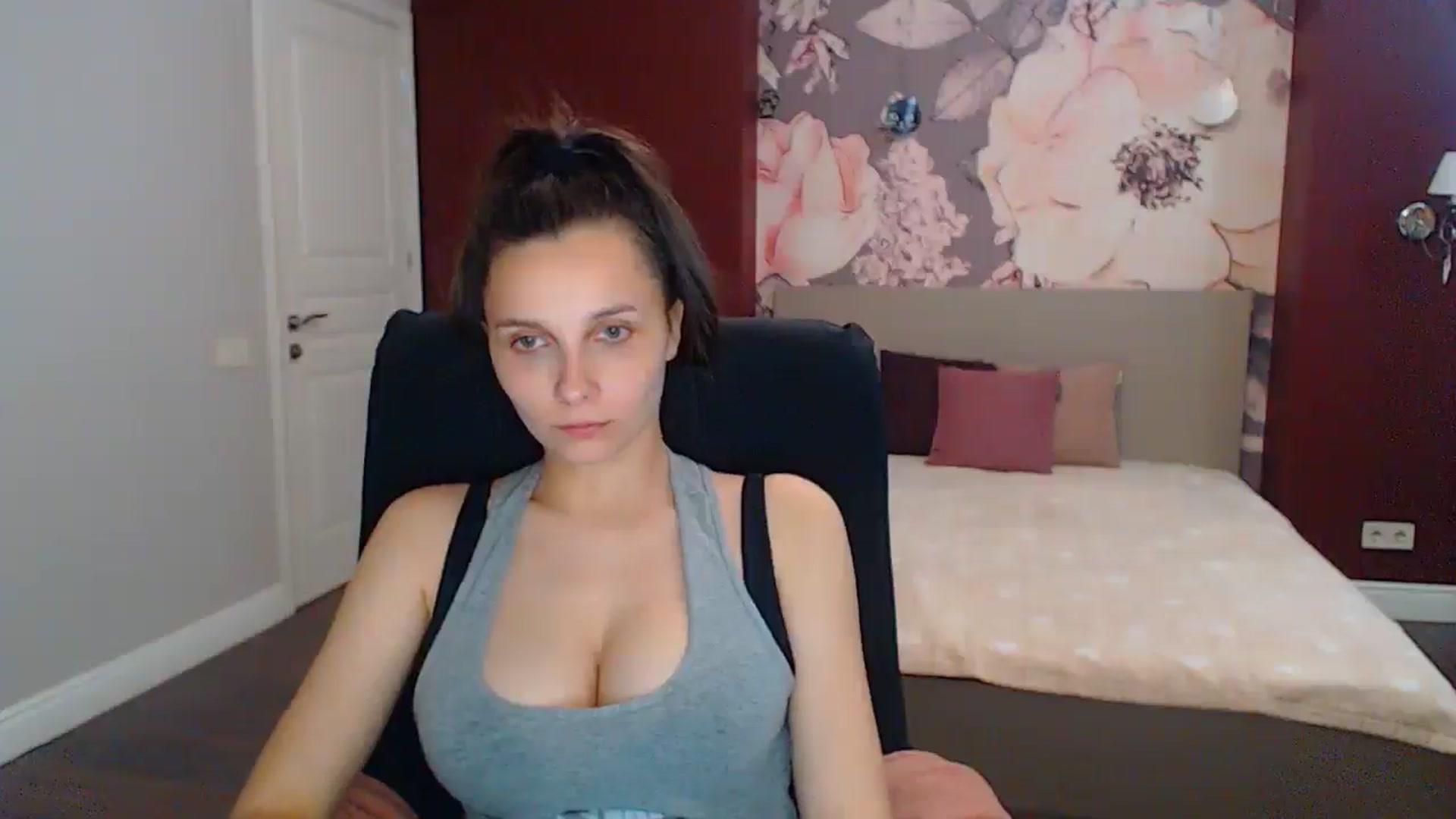 Gallery image thumbnail from Karina_Mils's myfreecams stream on, 06/22/2025, 15:18 image 10 of 20