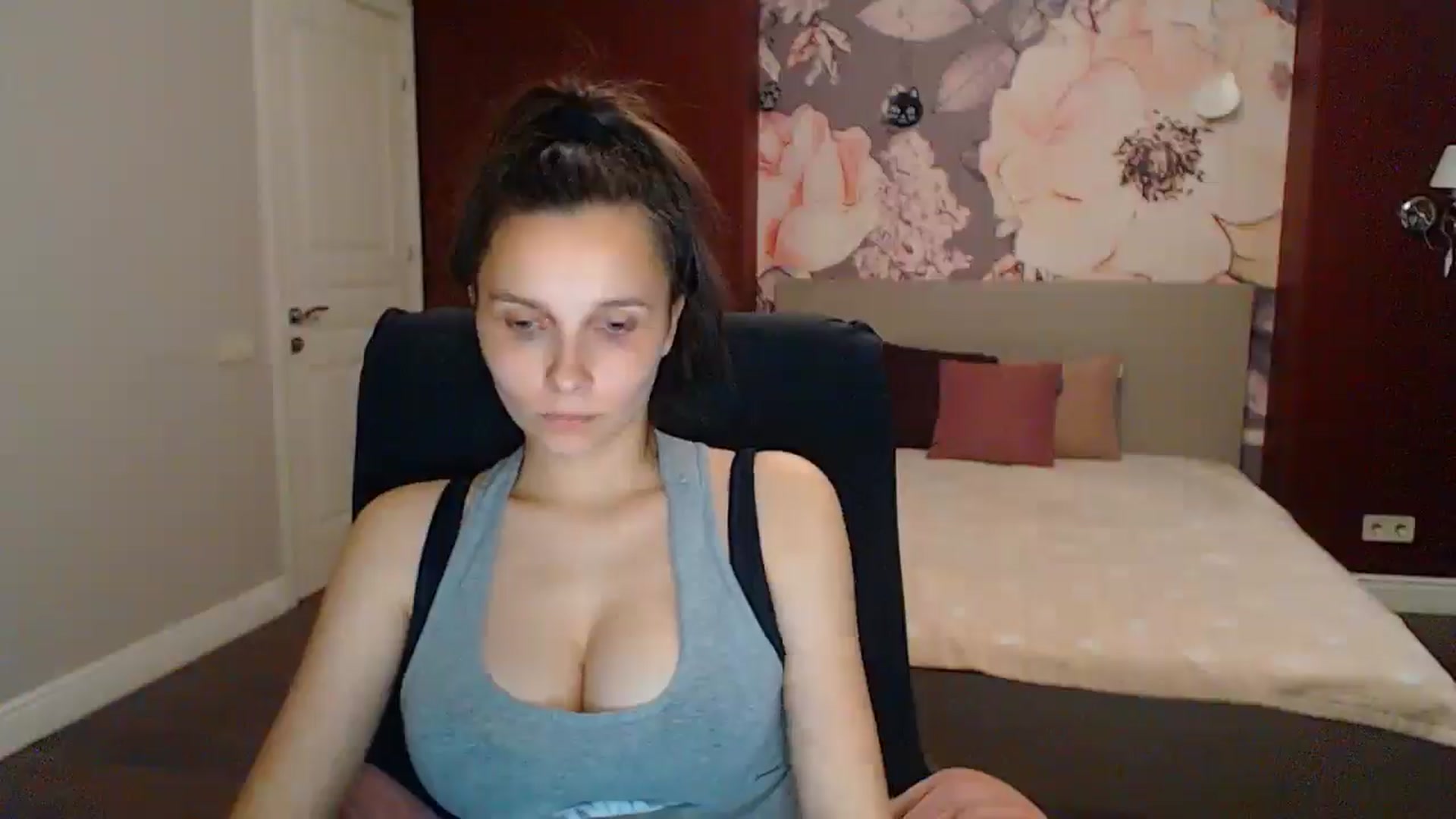 Gallery image thumbnail from Karina_Mils's myfreecams stream on, 06/22/2025, 17:36 image 12 of 20