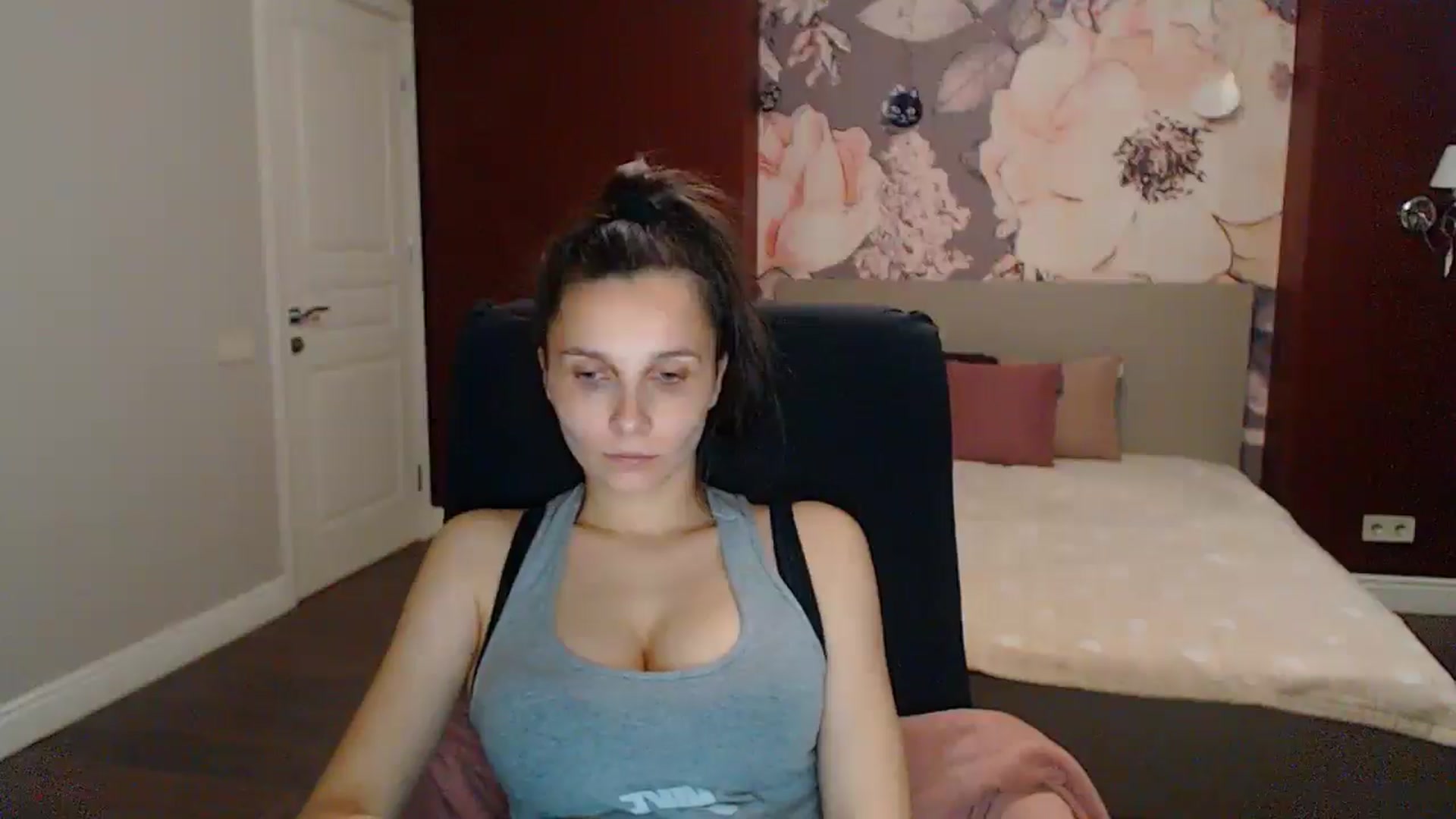 Gallery image thumbnail from Karina_Mils's myfreecams stream on, 06/22/2025, 17:36 image 6 of 20