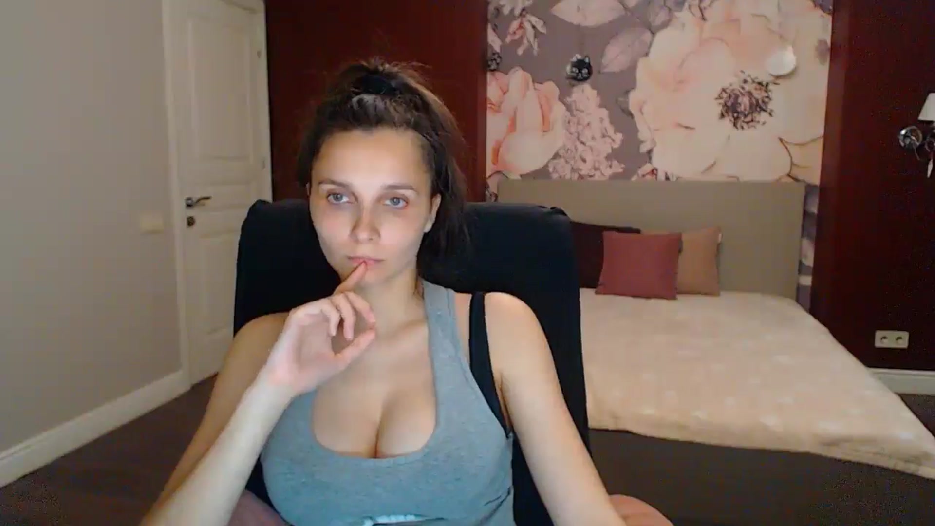 Gallery image thumbnail from Karina_Mils's myfreecams stream on, 06/22/2025, 17:36 image 13 of 20