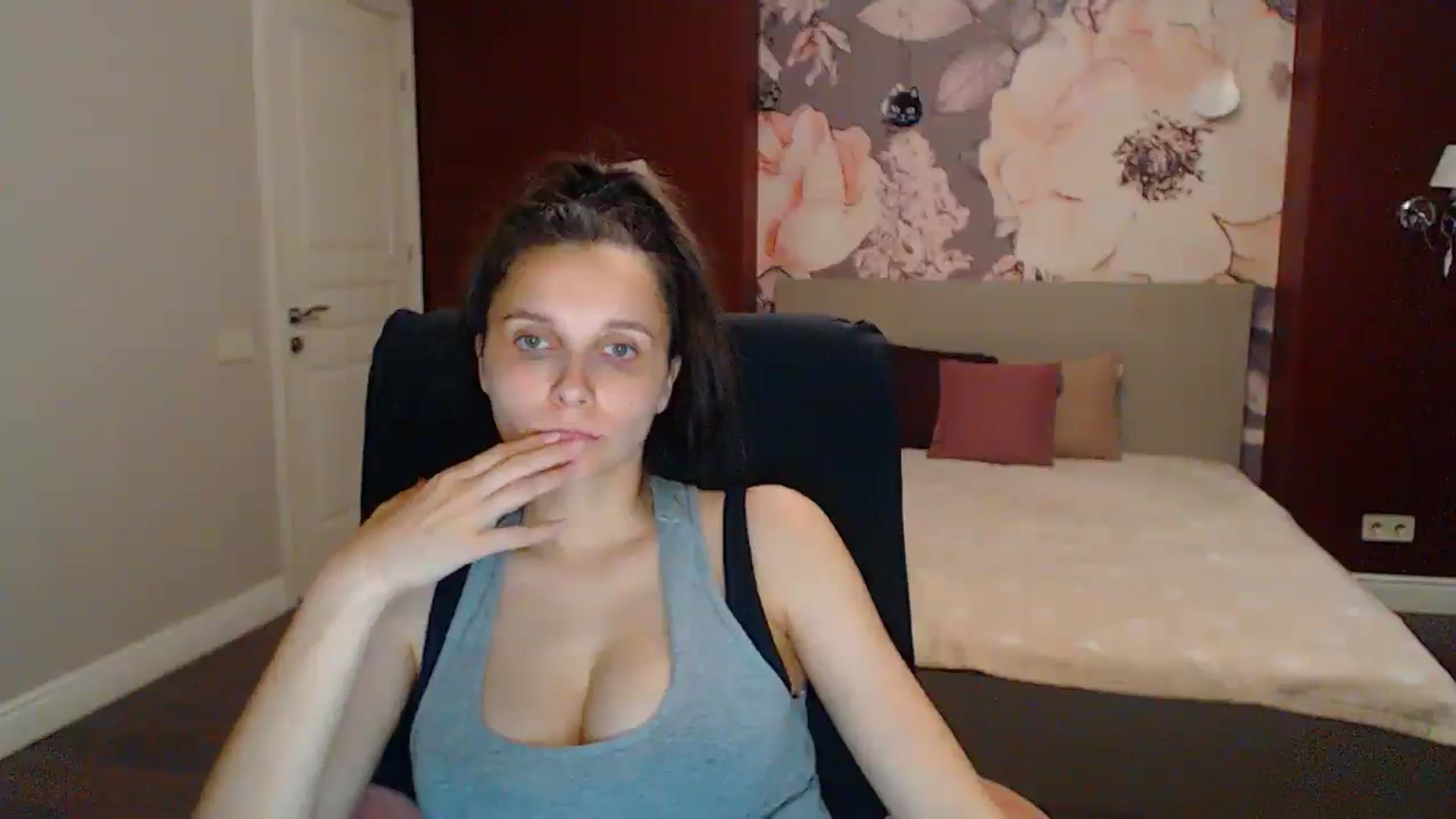 Gallery image thumbnail from Karina_Mils's myfreecams stream on, 06/22/2025, 17:36 image 19 of 20