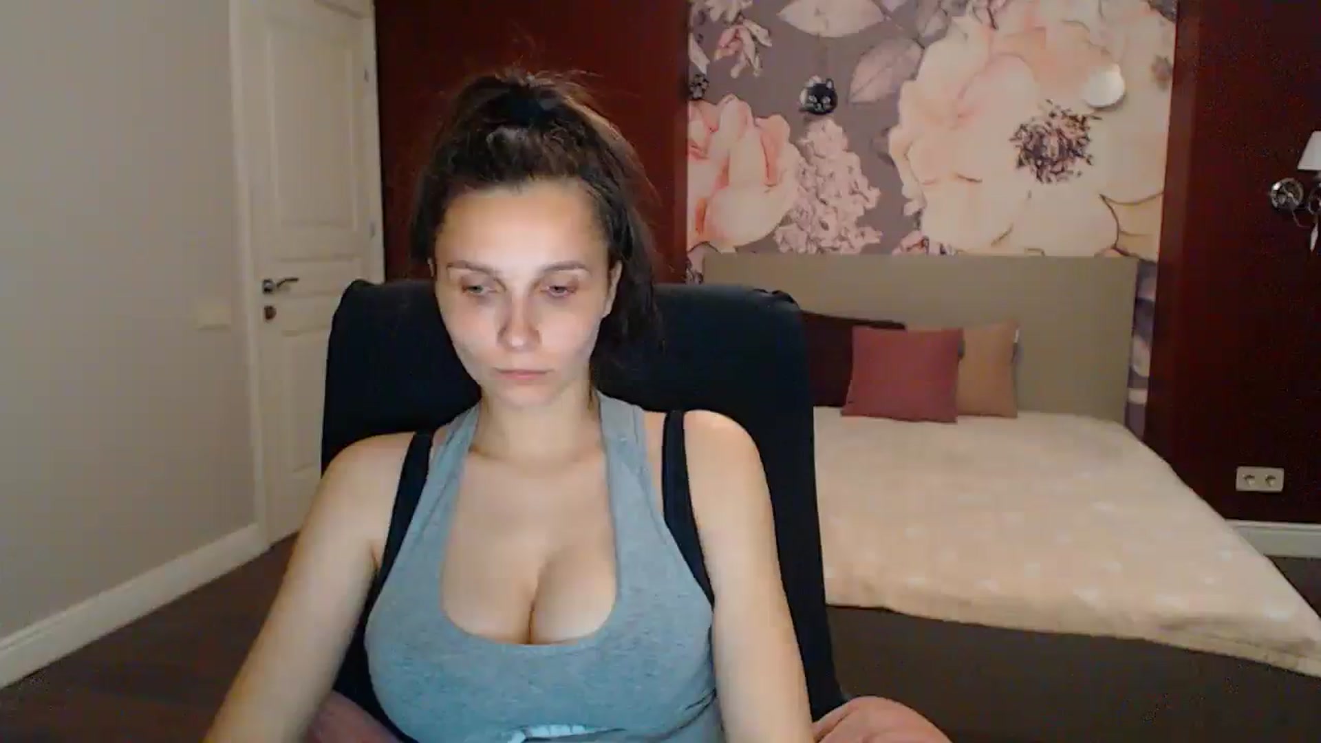 Gallery image thumbnail from Karina_Mils's myfreecams stream on, 06/22/2025, 17:36 image 11 of 20