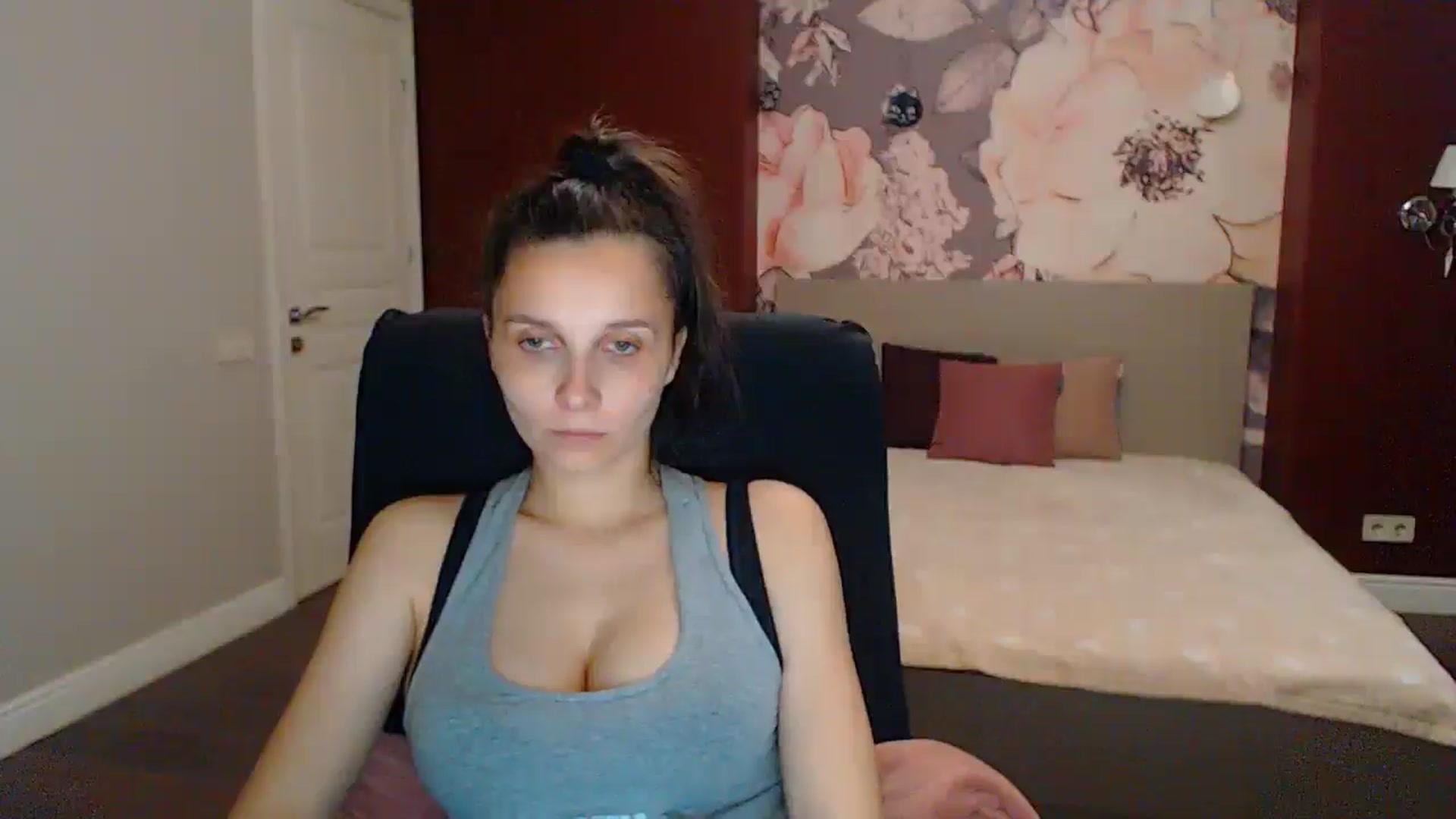 Gallery image thumbnail from Karina_Mils's myfreecams stream on, 06/22/2025, 17:36 image 7 of 20