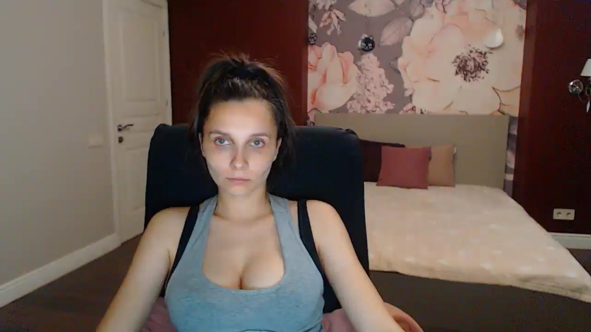 Gallery image thumbnail from Karina_Mils's myfreecams stream on, 06/22/2025, 17:36 image 8 of 20