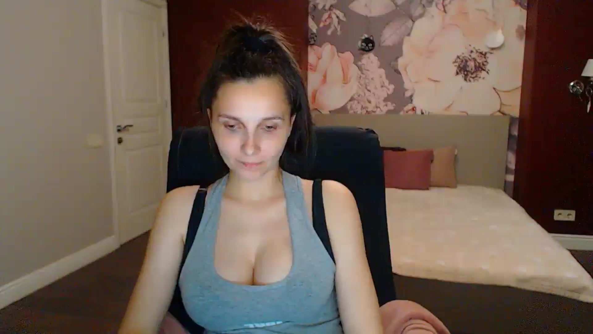 Gallery image thumbnail from Karina_Mils's myfreecams stream on, 06/22/2025, 18:23 image 18 of 20