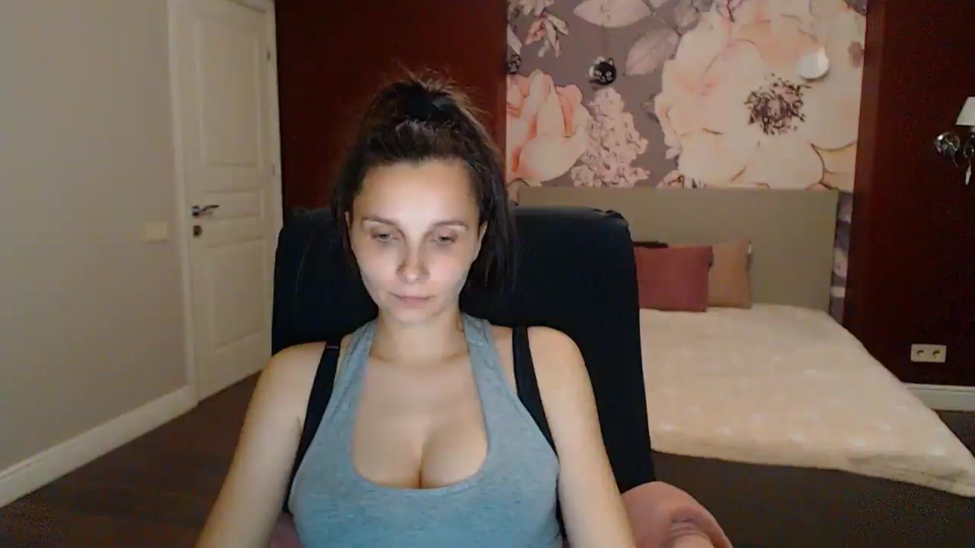 Gallery image thumbnail from Karina_Mils's myfreecams stream on, 06/22/2025, 18:23 image 16 of 20