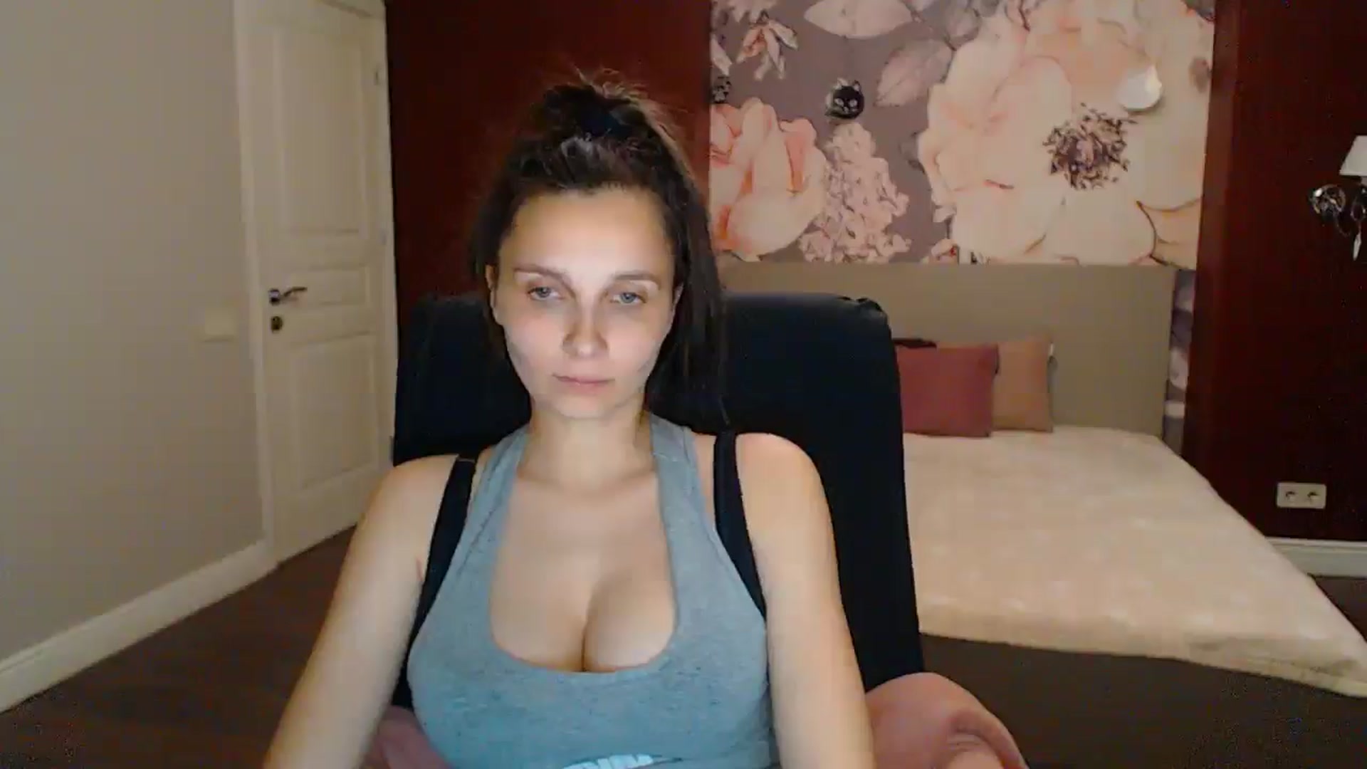 Gallery image thumbnail from Karina_Mils's myfreecams stream on, 06/22/2025, 18:23 image 7 of 20