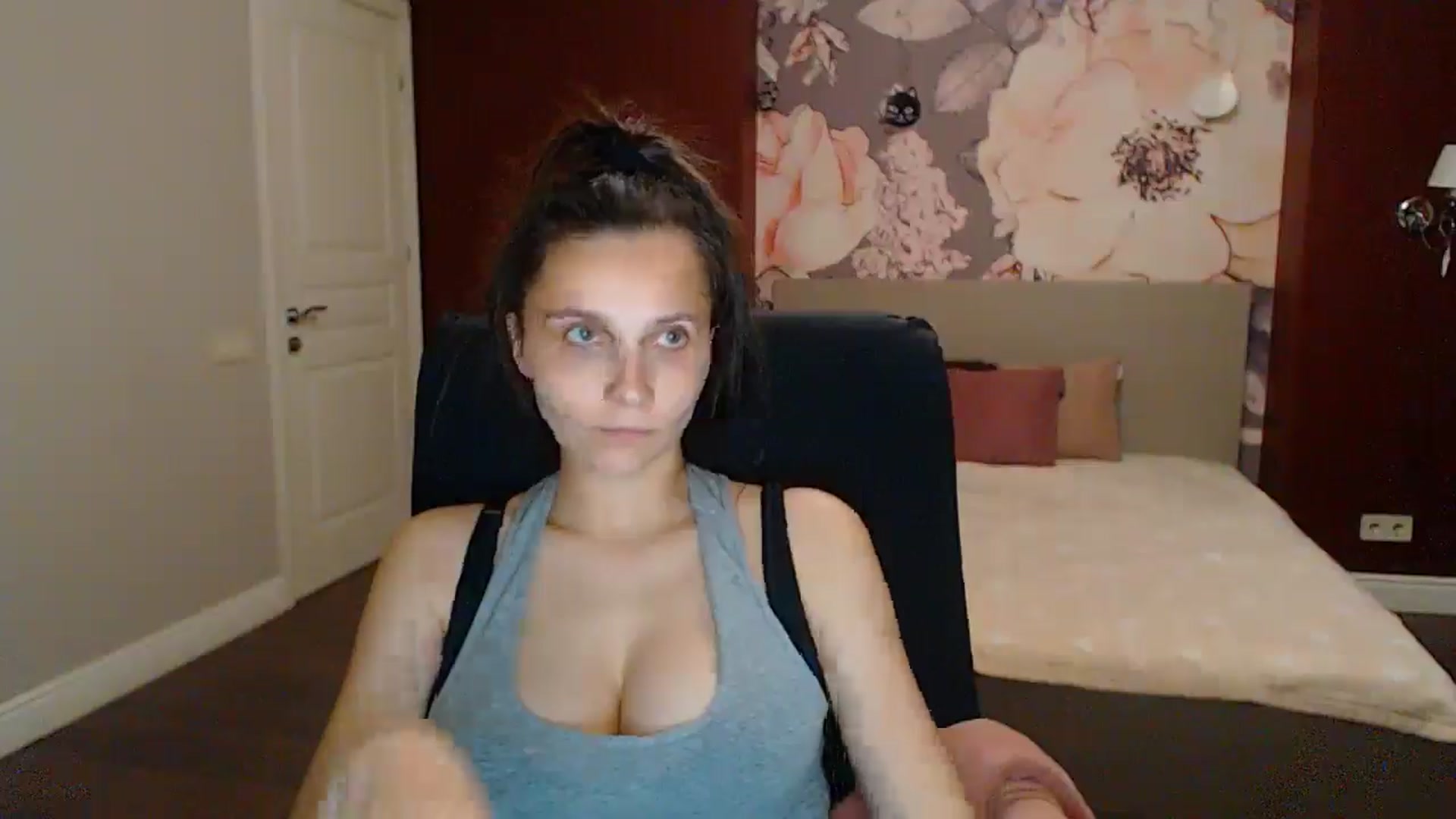 Gallery image thumbnail from Karina_Mils's myfreecams stream on, 06/22/2025, 18:23 image 13 of 20