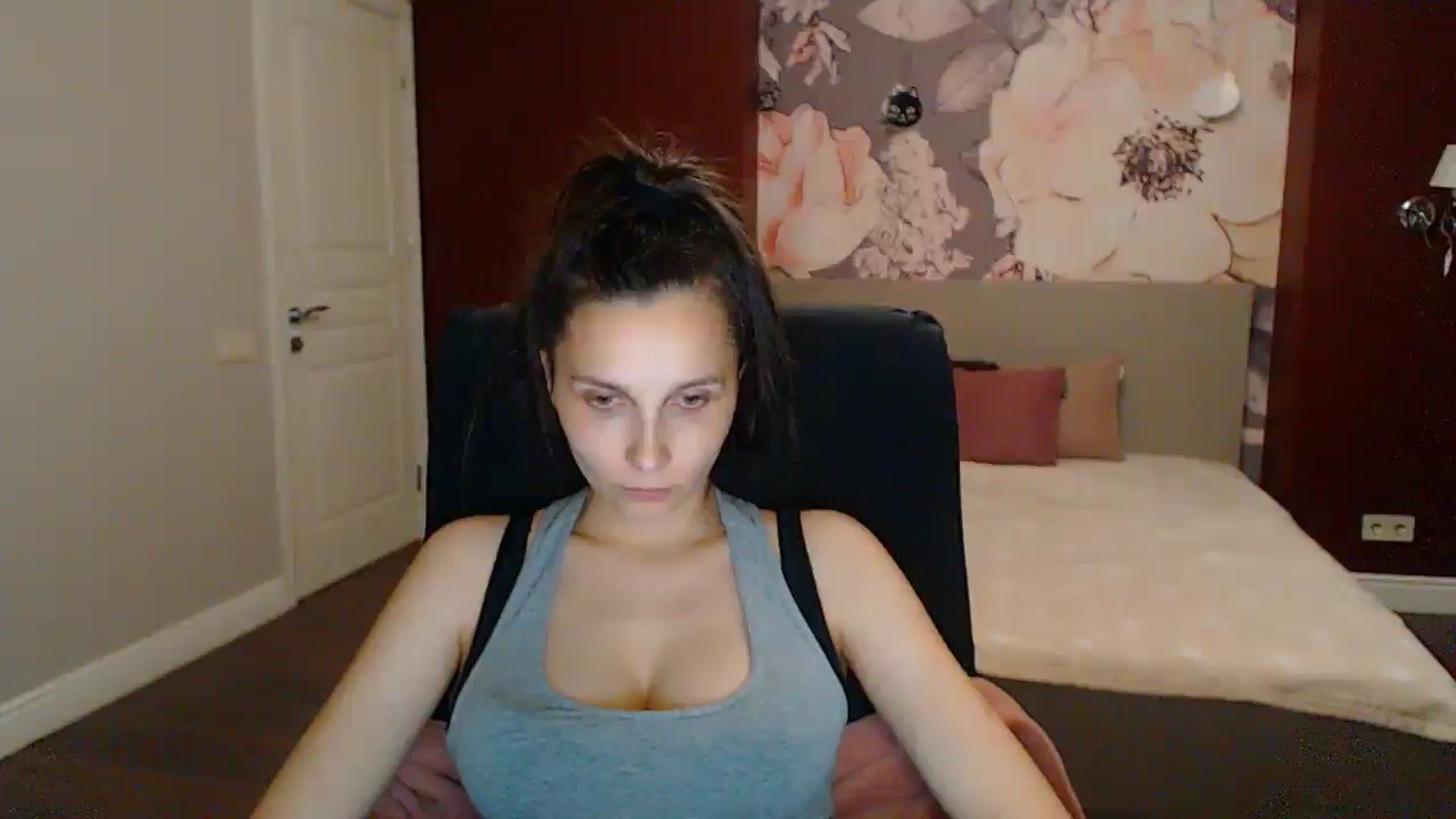 Gallery image thumbnail from Karina_Mils's myfreecams stream on, 06/22/2025, 18:23 image 4 of 20