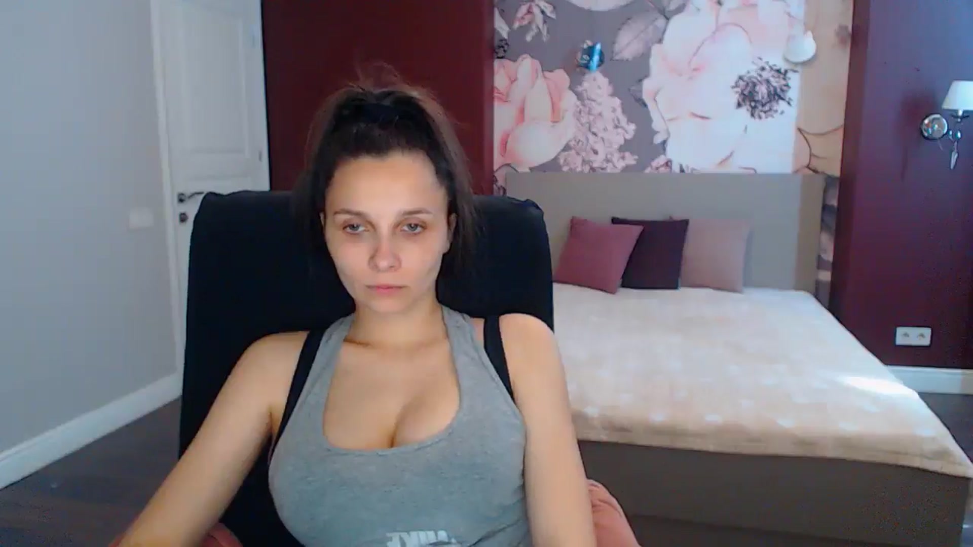 Gallery image thumbnail from Karina_Mils's myfreecams stream on, 06/27/2025, 12:54 image 9 of 20