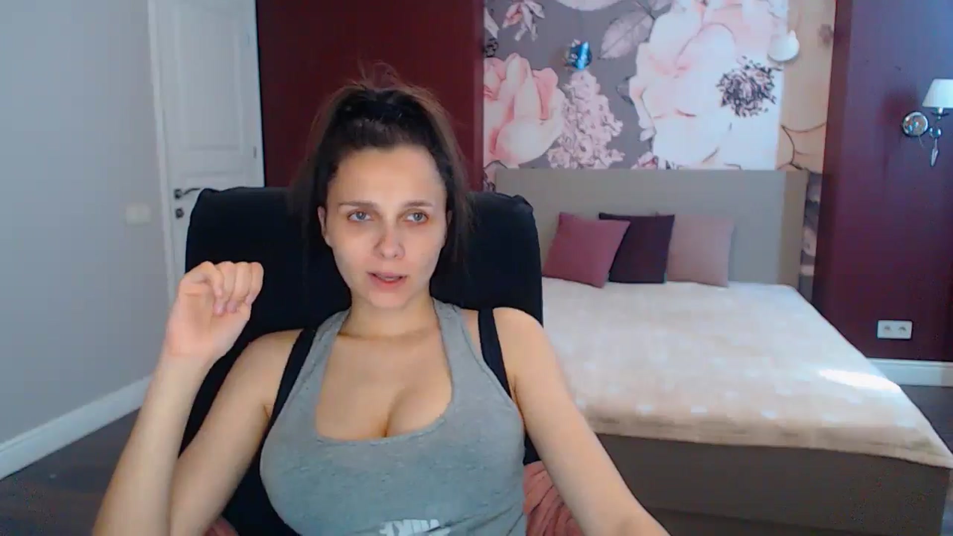 Gallery image thumbnail from Karina_Mils's myfreecams stream on, 06/27/2025, 12:54 image 14 of 20