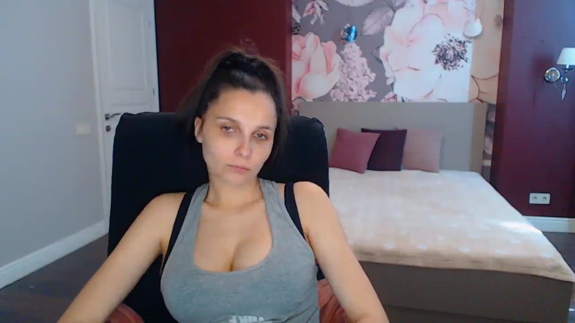 Gallery image thumbnail from Karina_Mils's myfreecams stream on, 06/27/2025, 12:54 image 5 of 20