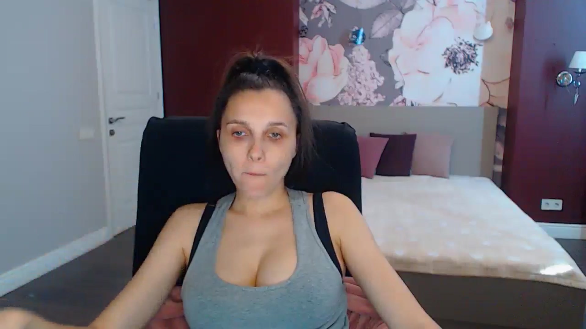 Gallery image thumbnail from Karina_Mils's myfreecams stream on, 06/27/2025, 14:03 image 16 of 20