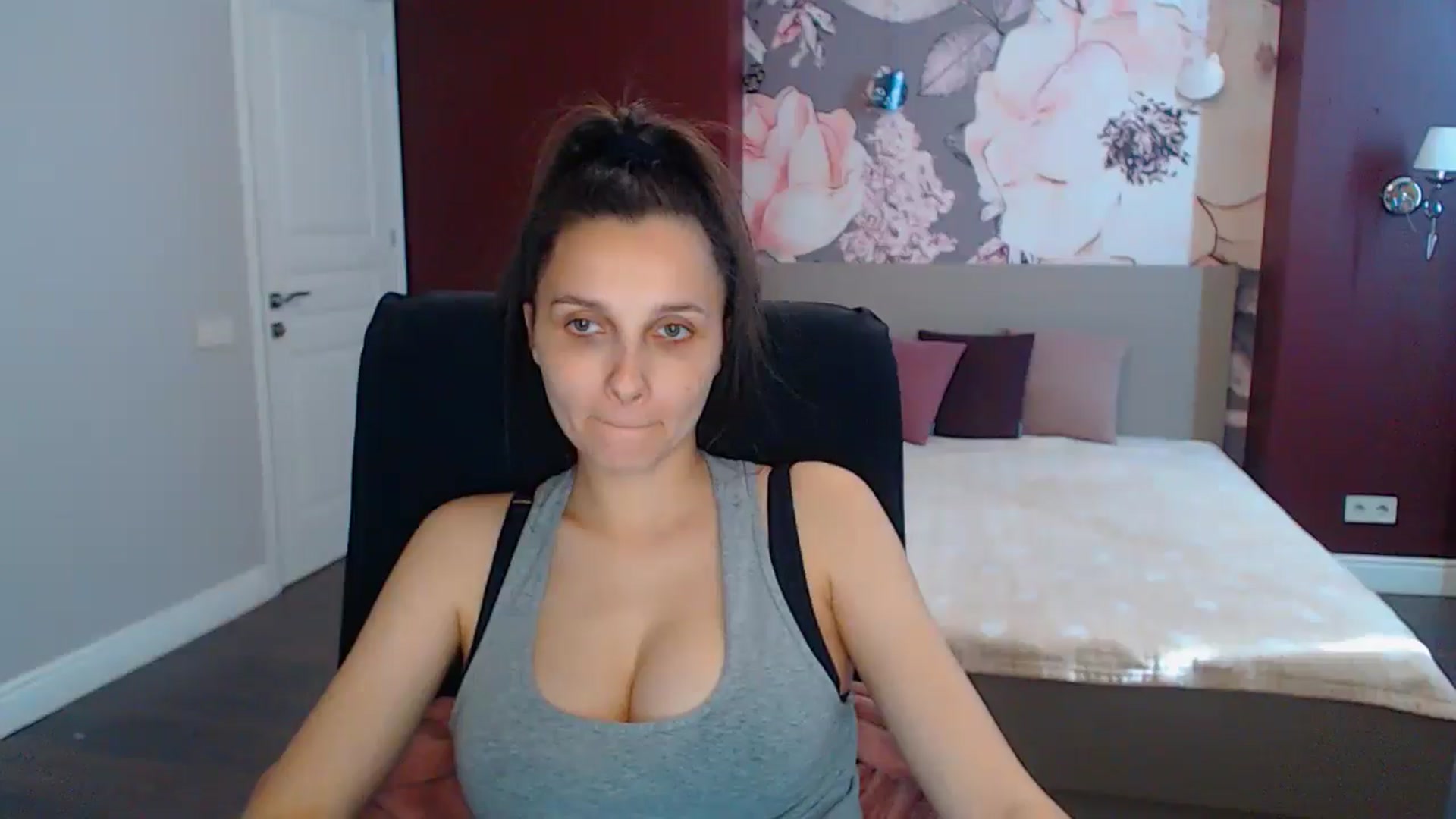 Gallery image thumbnail from Karina_Mils's myfreecams stream on, 06/27/2025, 14:03 image 5 of 20