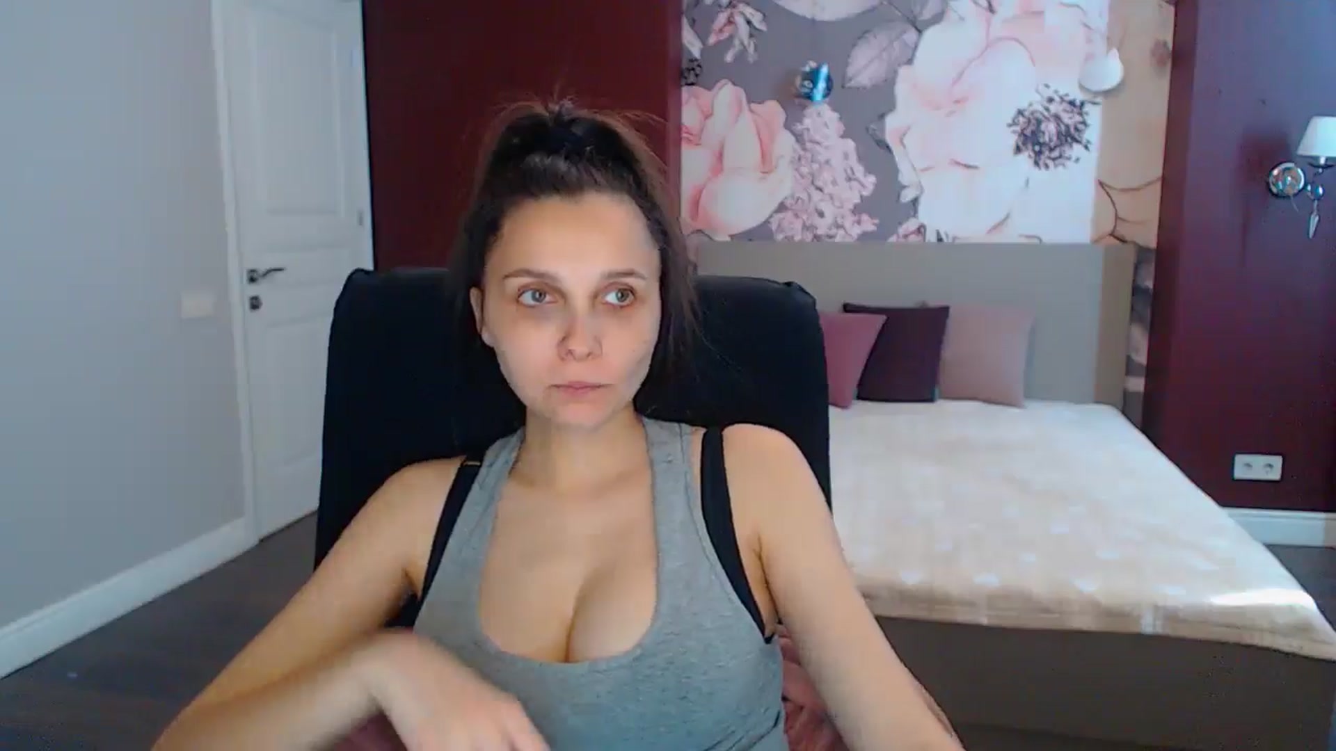 Gallery image thumbnail from Karina_Mils's myfreecams stream on, 06/27/2025, 14:03 image 9 of 20