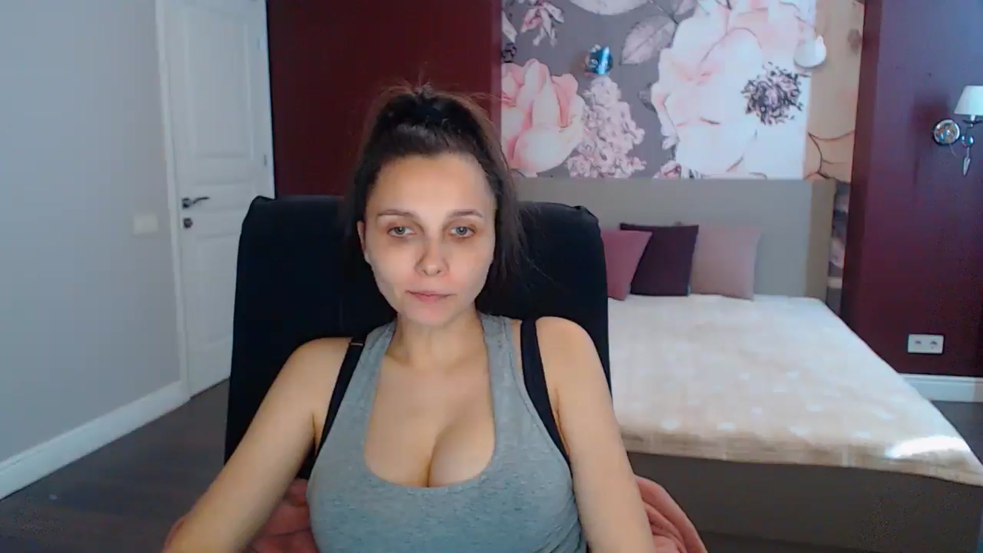 Gallery image thumbnail from Karina_Mils's myfreecams stream on, 06/27/2025, 14:03 image 12 of 20