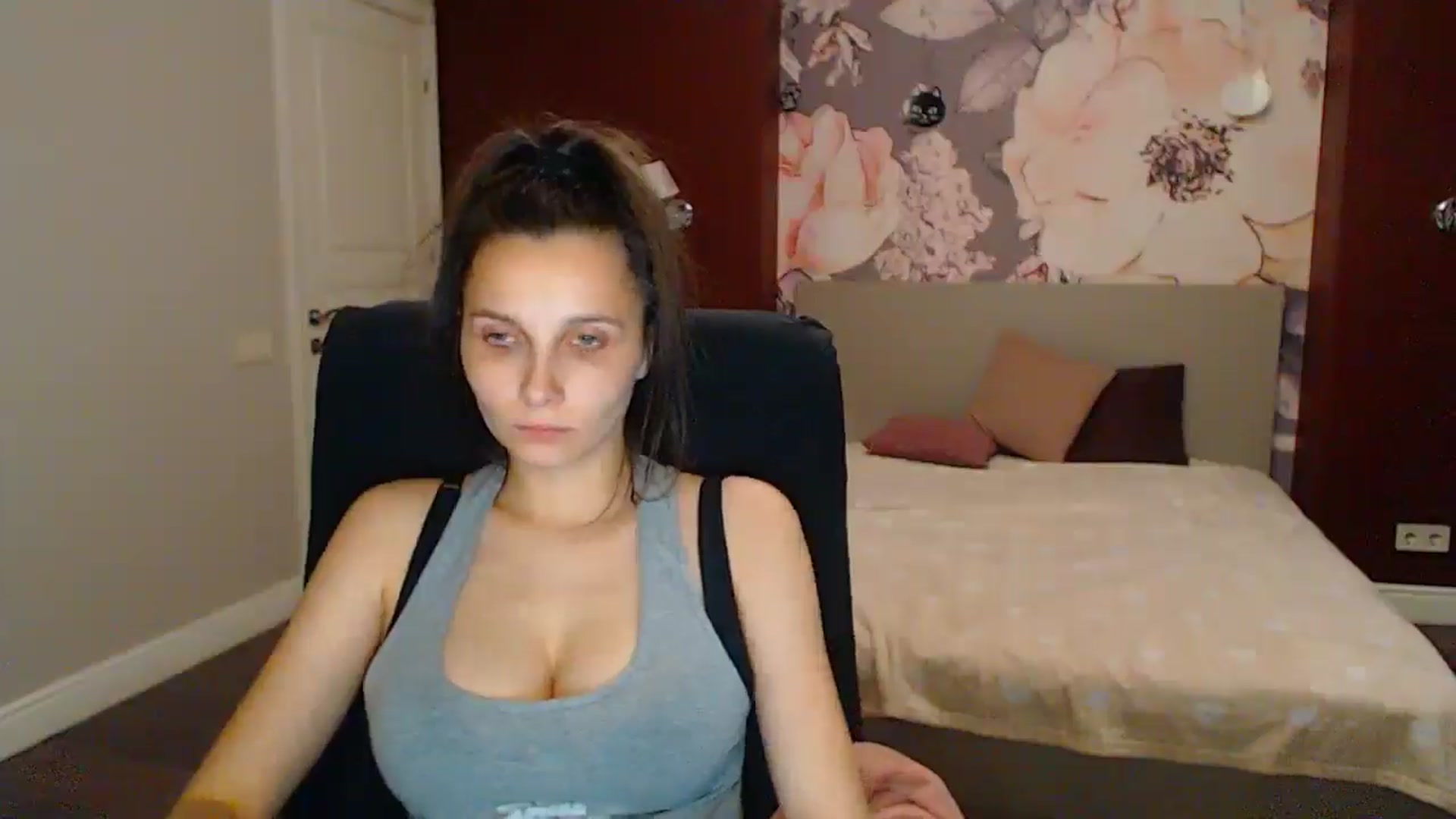 Gallery image thumbnail from Karina_Mils's myfreecams stream on, 06/27/2025, 20:05 image 19 of 20