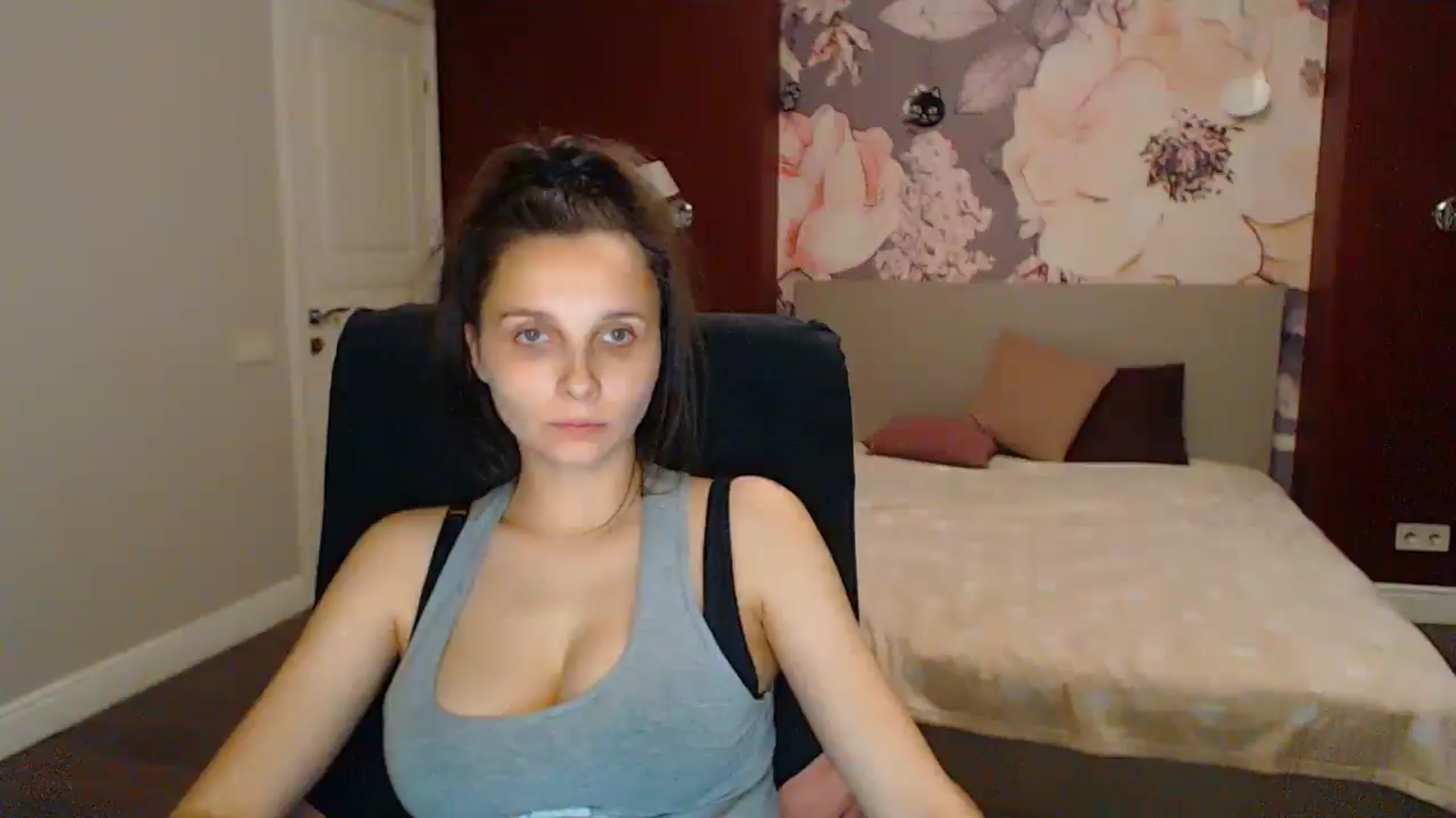 Gallery image thumbnail from Karina_Mils's myfreecams stream on, 06/27/2025, 20:05 image 14 of 20
