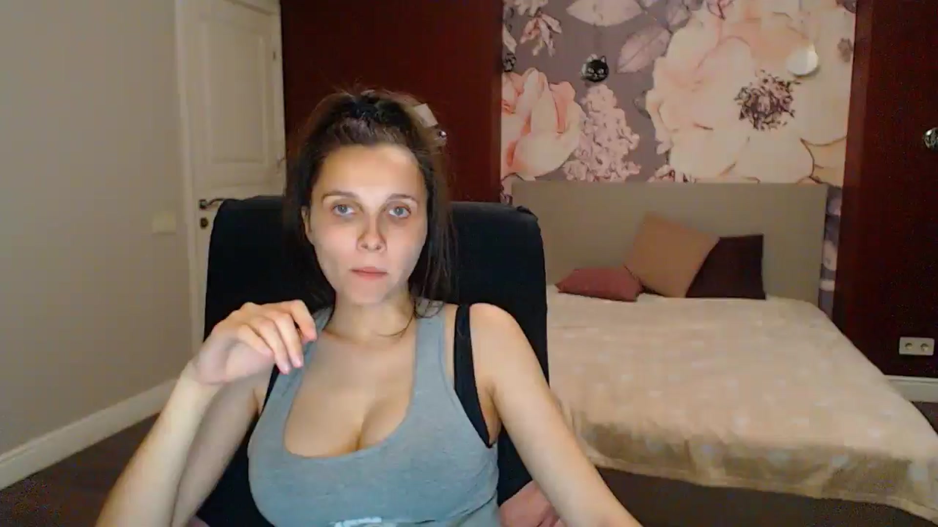 Gallery image thumbnail from Karina_Mils's myfreecams stream on, 06/27/2025, 20:05 image 1 of 20
