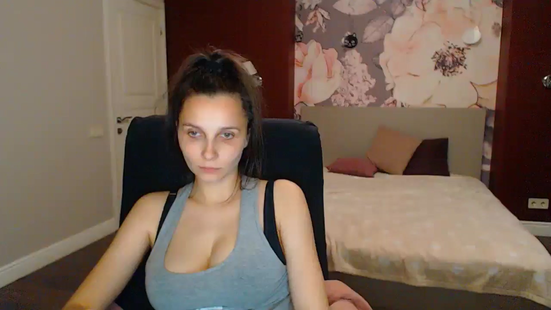 Gallery image thumbnail from Karina_Mils's myfreecams stream on, 06/27/2025, 20:05 image 12 of 20