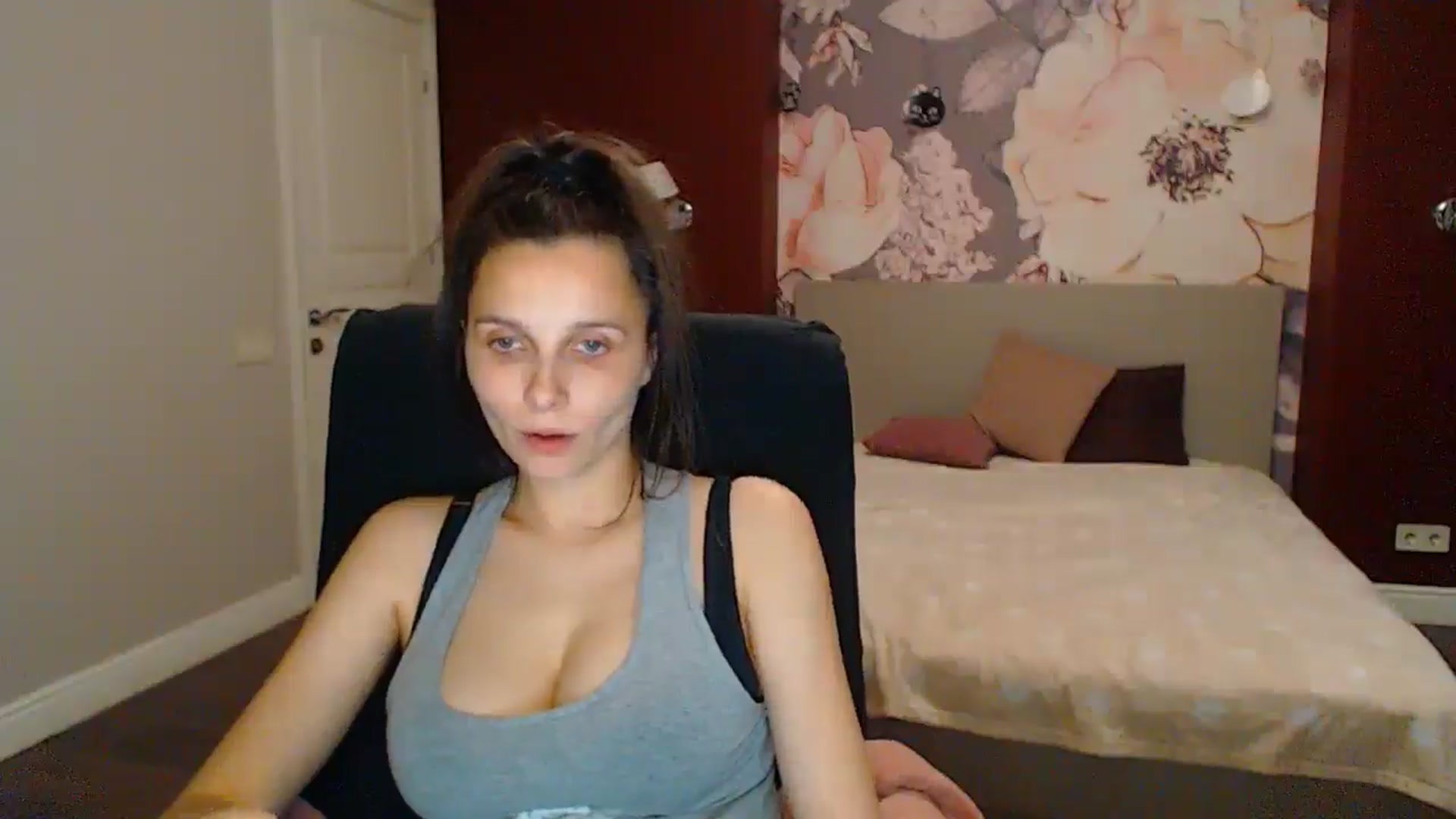 Gallery image thumbnail from Karina_Mils's myfreecams stream on, 06/27/2025, 20:05 image 2 of 20