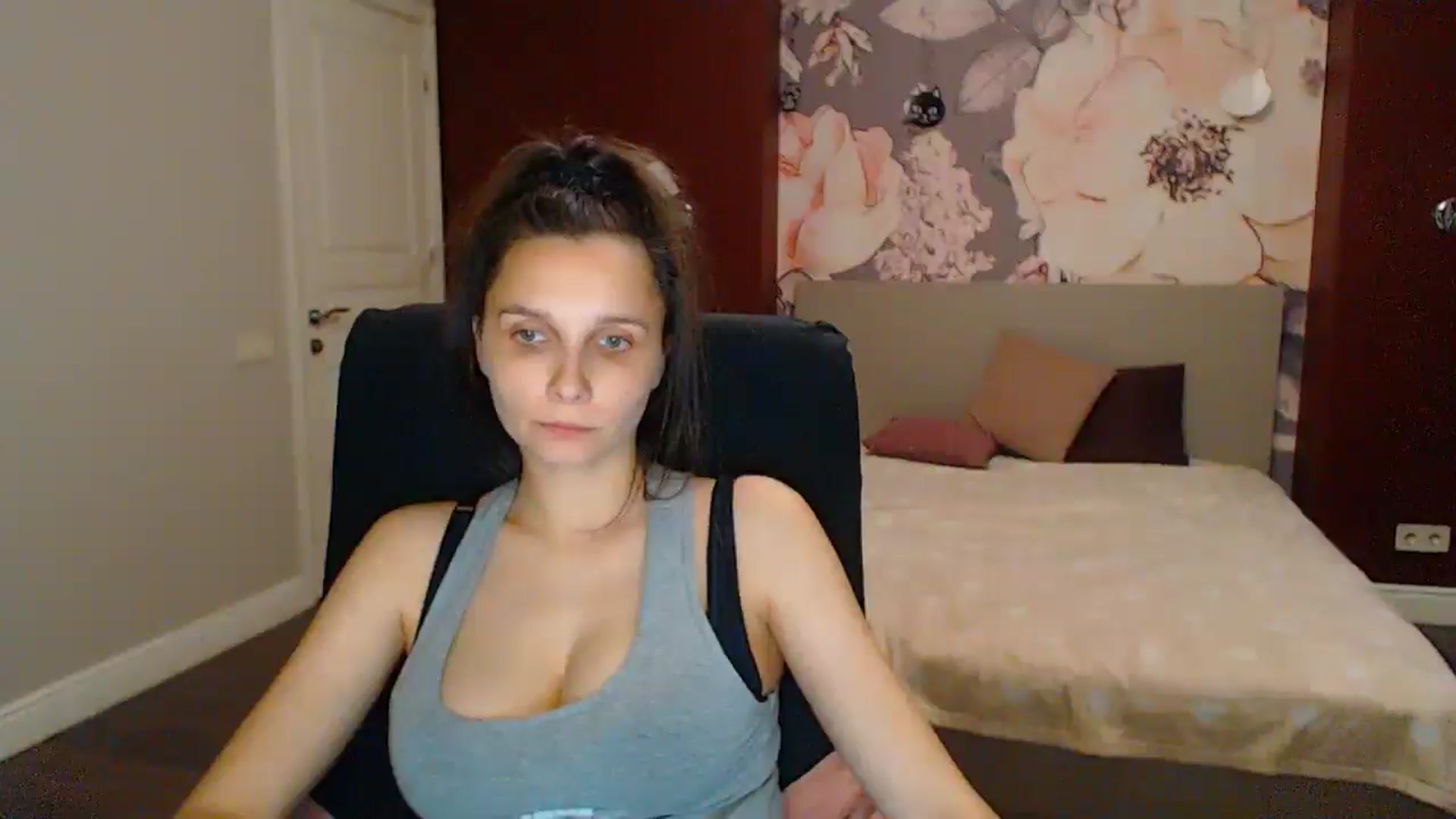Gallery image thumbnail from Karina_Mils's myfreecams stream on, 06/27/2025, 20:05 image 5 of 20
