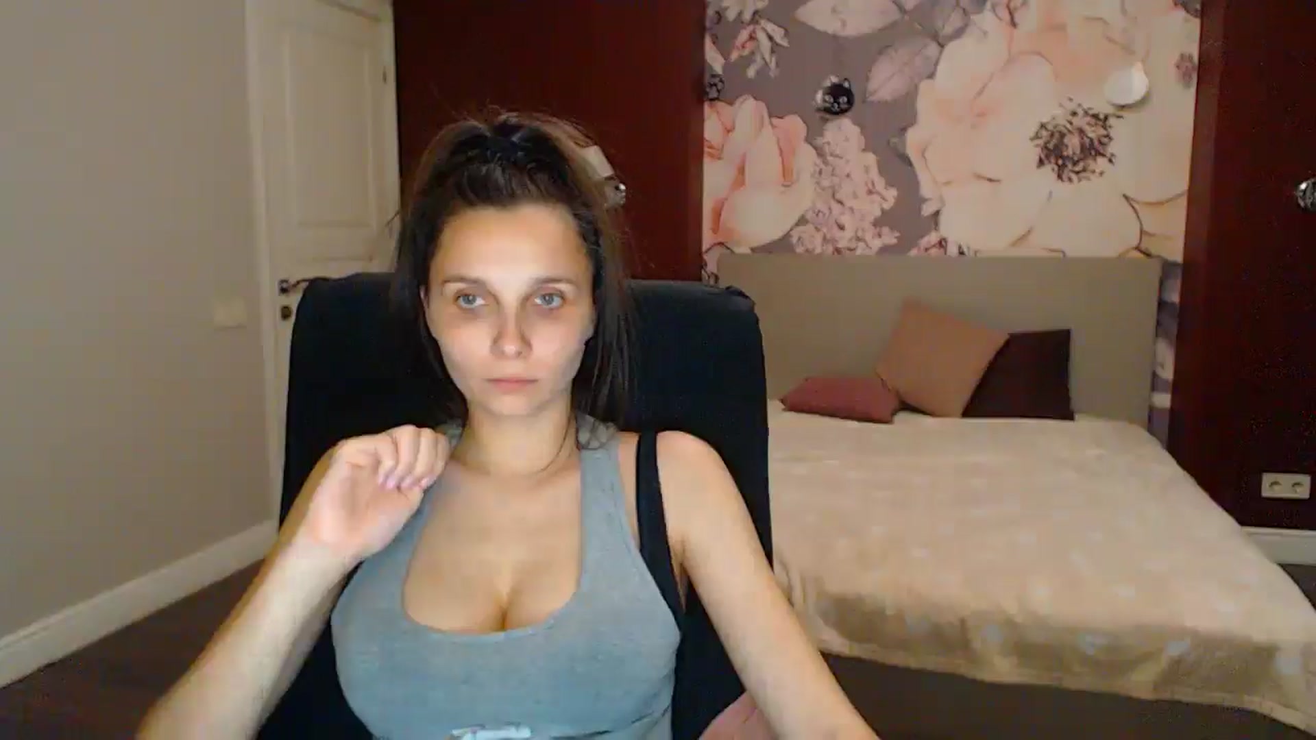 Gallery image thumbnail from Karina_Mils's myfreecams stream on, 06/27/2025, 20:05 image 20 of 20