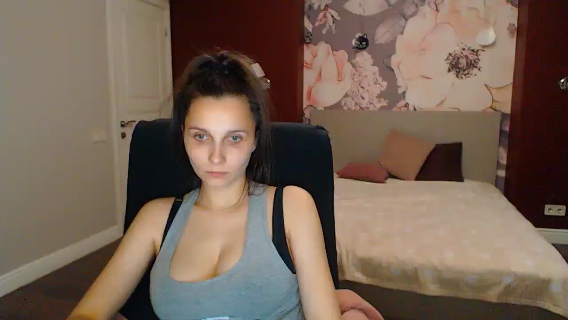 Gallery image thumbnail from Karina_Mils's myfreecams stream on, 06/27/2025, 20:05 image 13 of 20