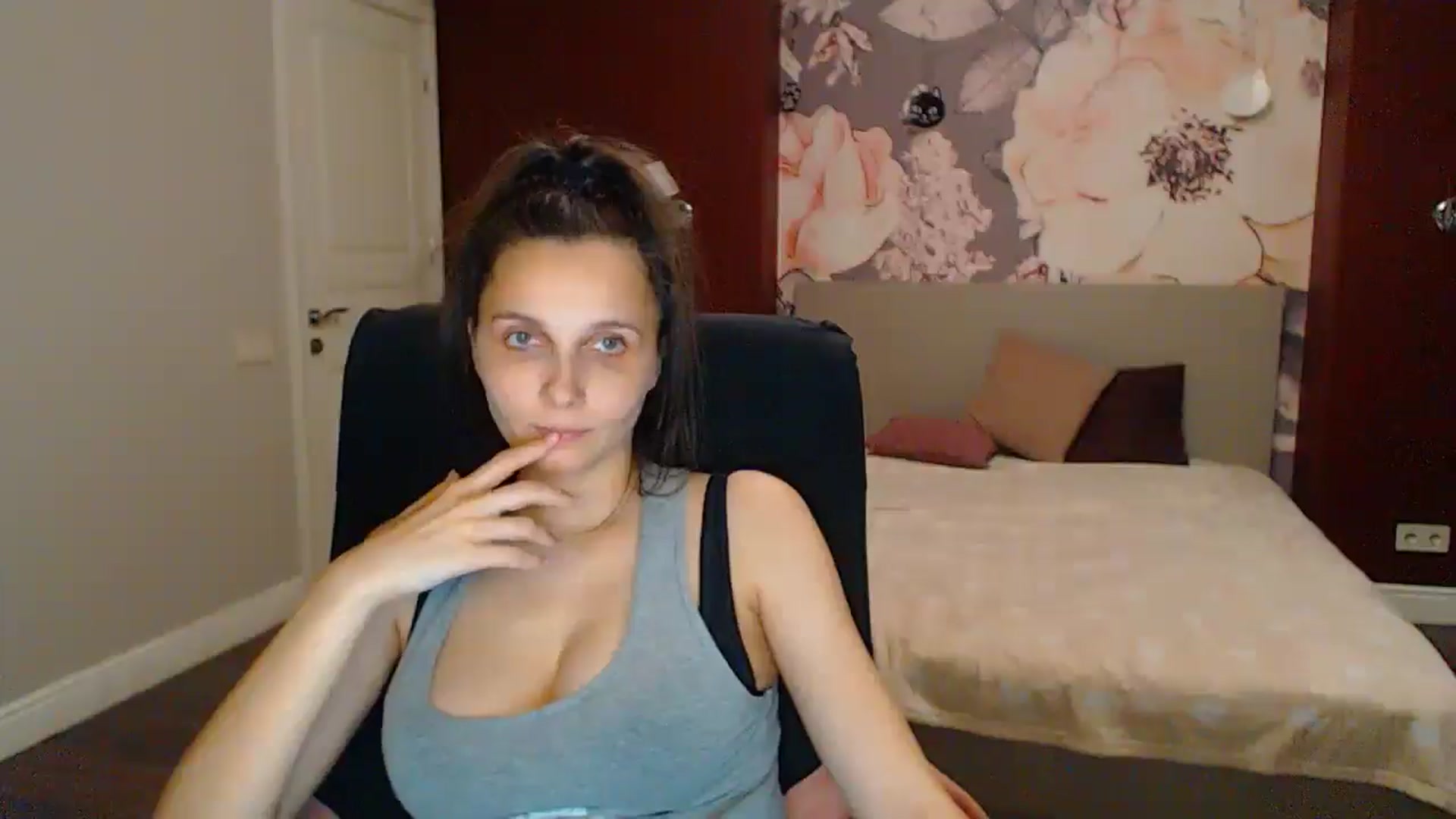 Gallery image thumbnail from Karina_Mils's myfreecams stream on, 06/27/2025, 20:05 image 9 of 20
