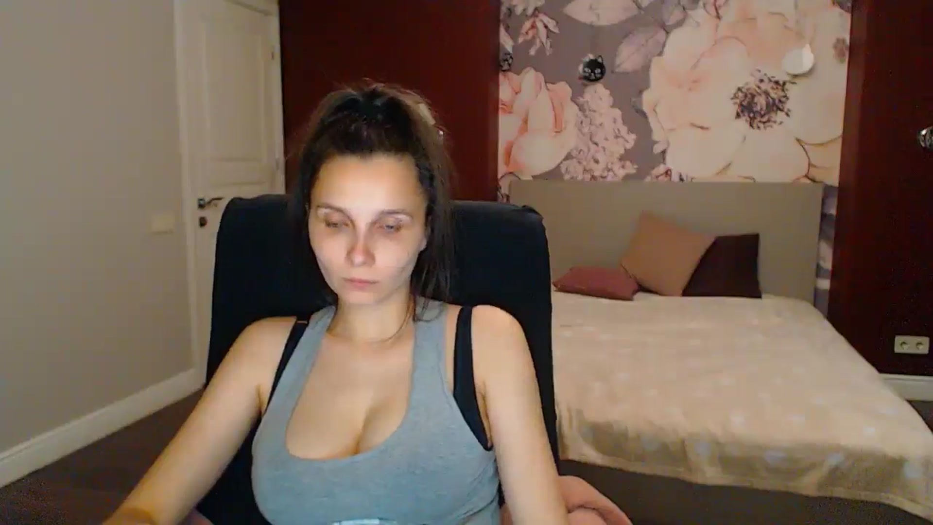Gallery image thumbnail from Karina_Mils's myfreecams stream on, 06/27/2025, 20:05 image 17 of 20