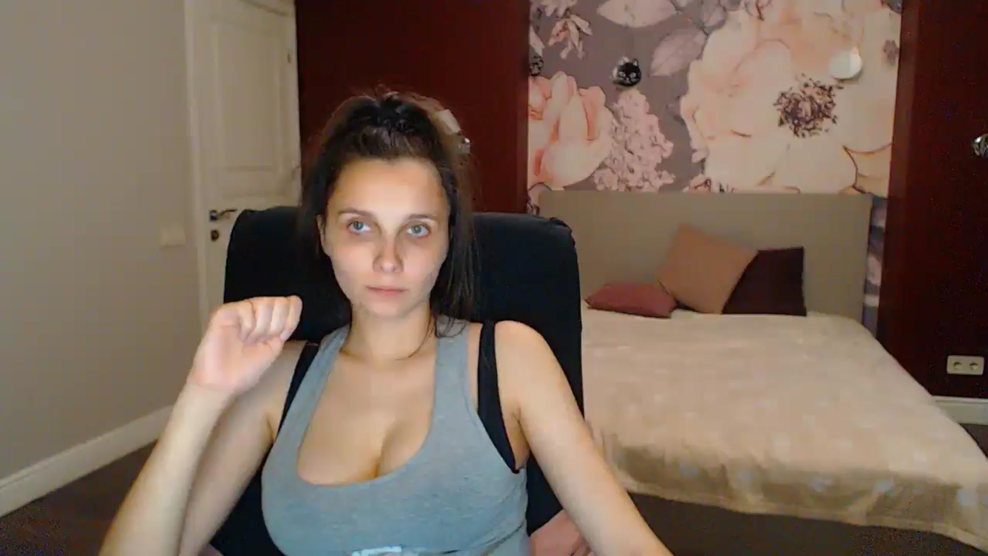 Gallery image thumbnail from Karina_Mils's myfreecams stream on, 06/27/2025, 20:05 image 4 of 20
